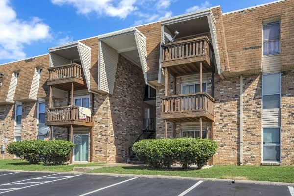 370 Wallace Rd D18