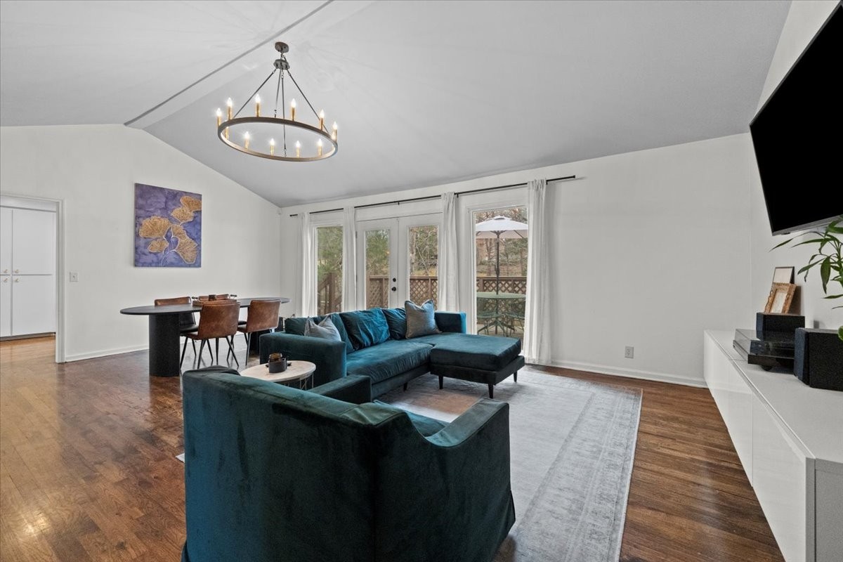 258 Woodlands Dr