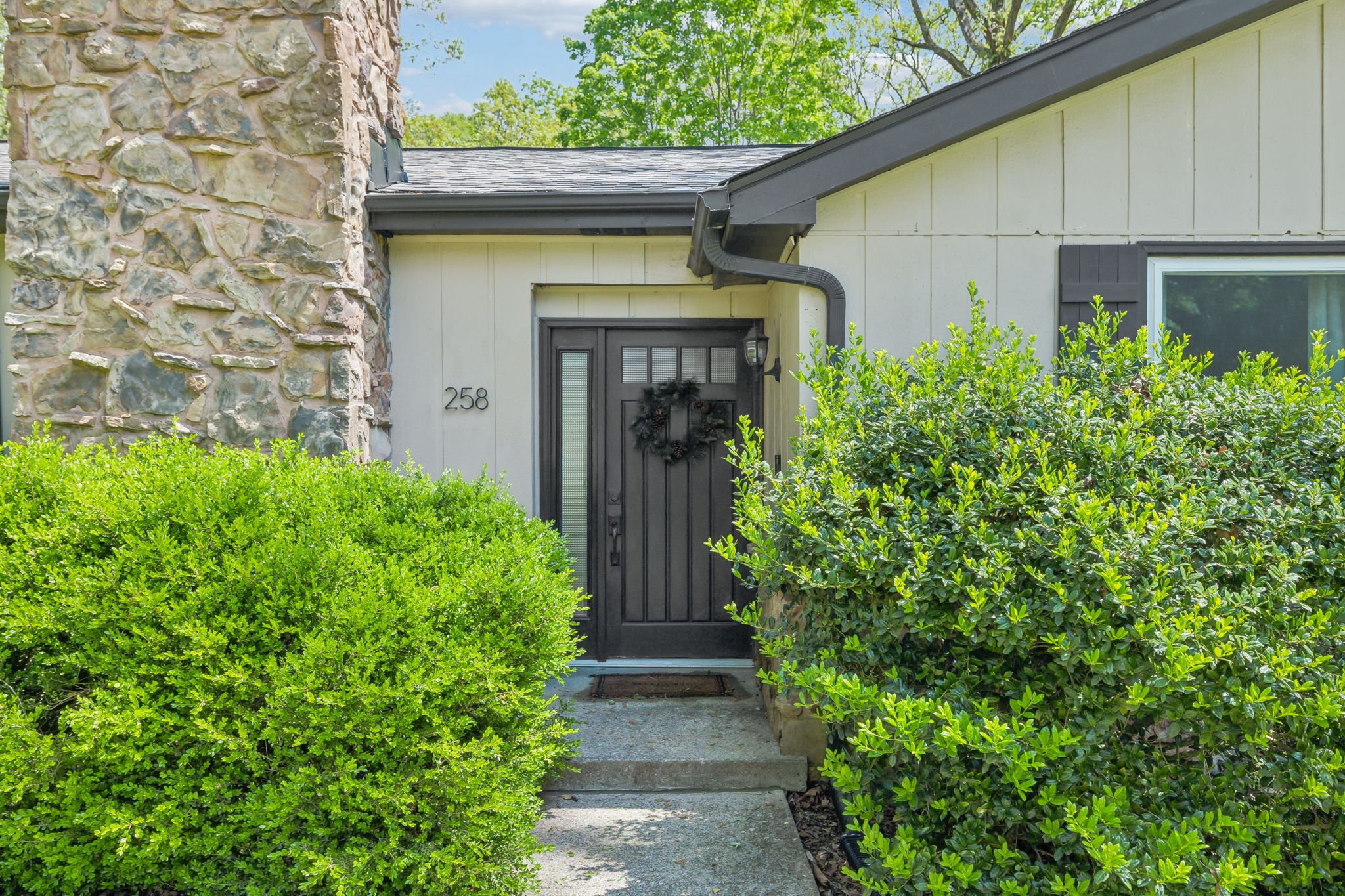 258 Woodlands Dr