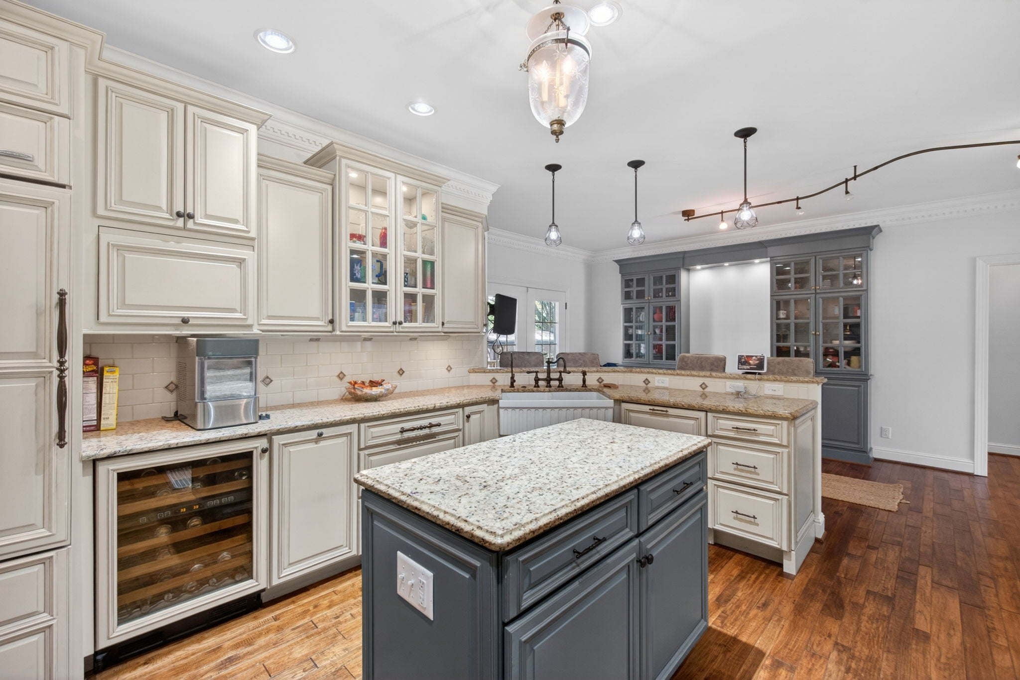1166 Sheraton Dr