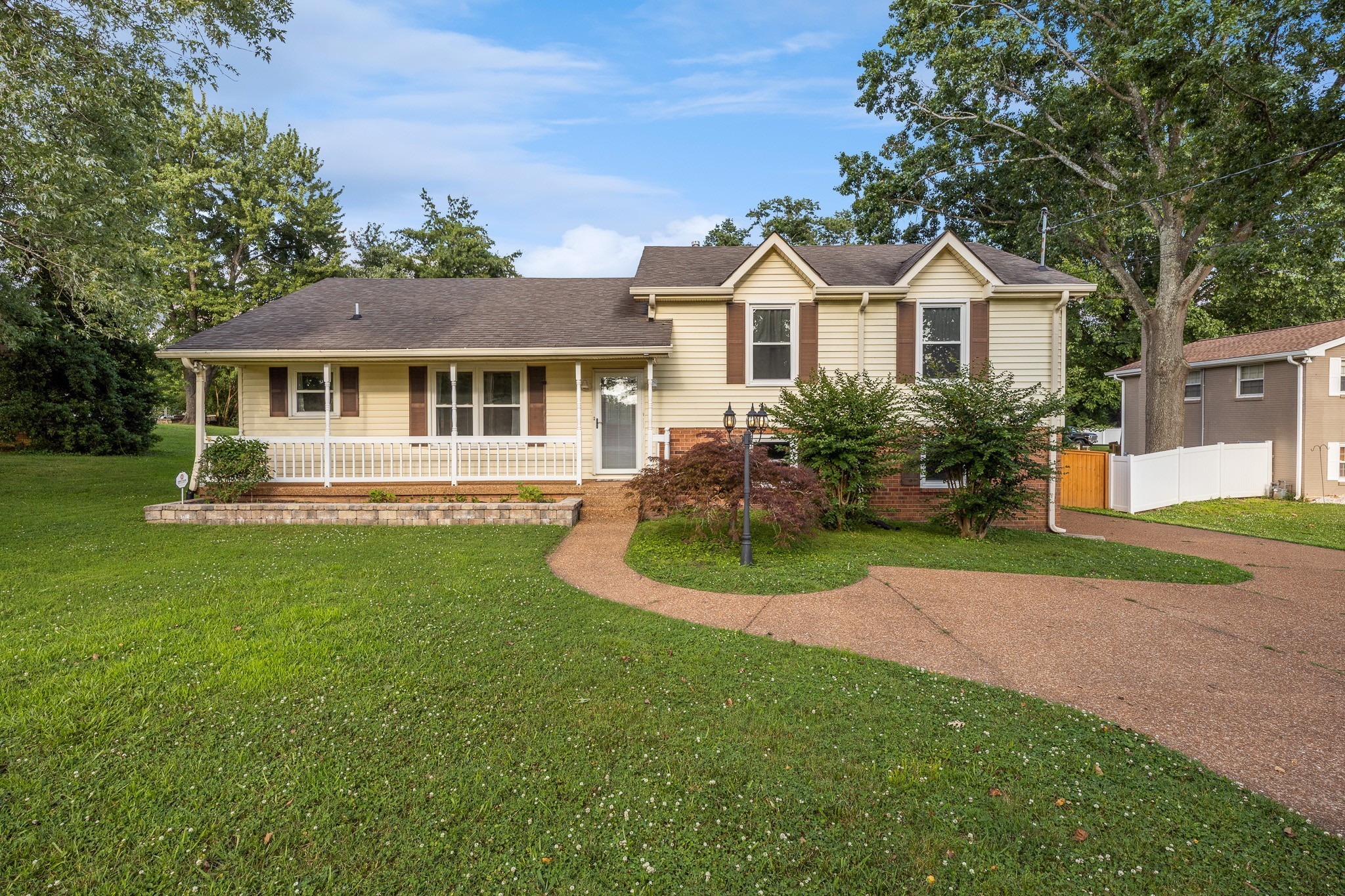 195 Cherokee Rd - Photo 2