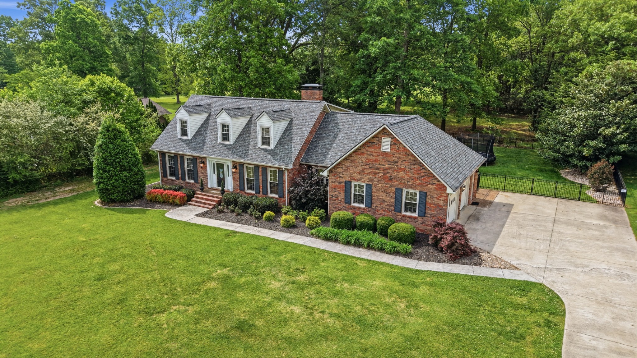 1729 Country Club Dr