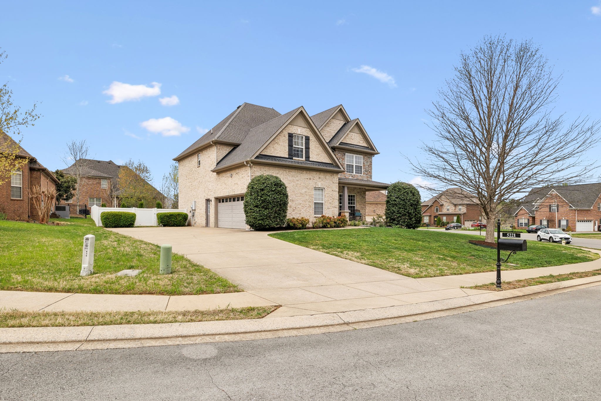 5221 Middlebury Dr