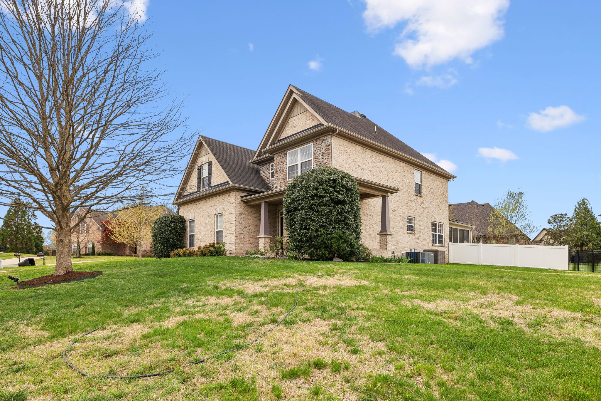 5221 Middlebury Dr