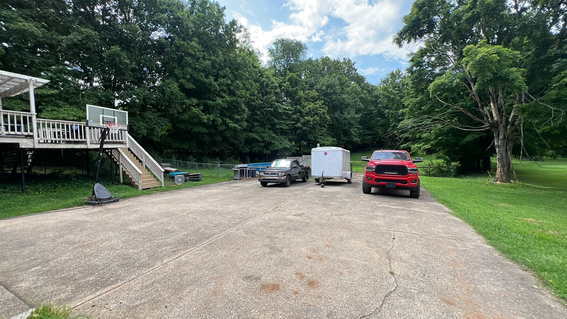 712 Rossview Rd