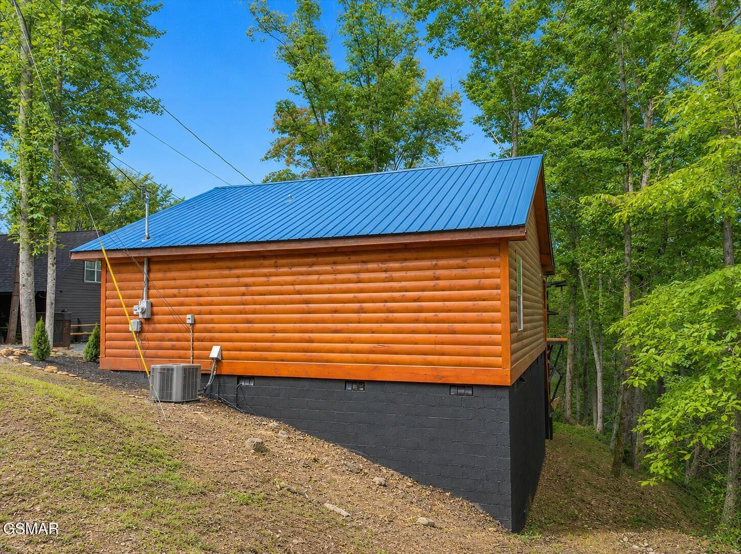 1304 N Oak Court
