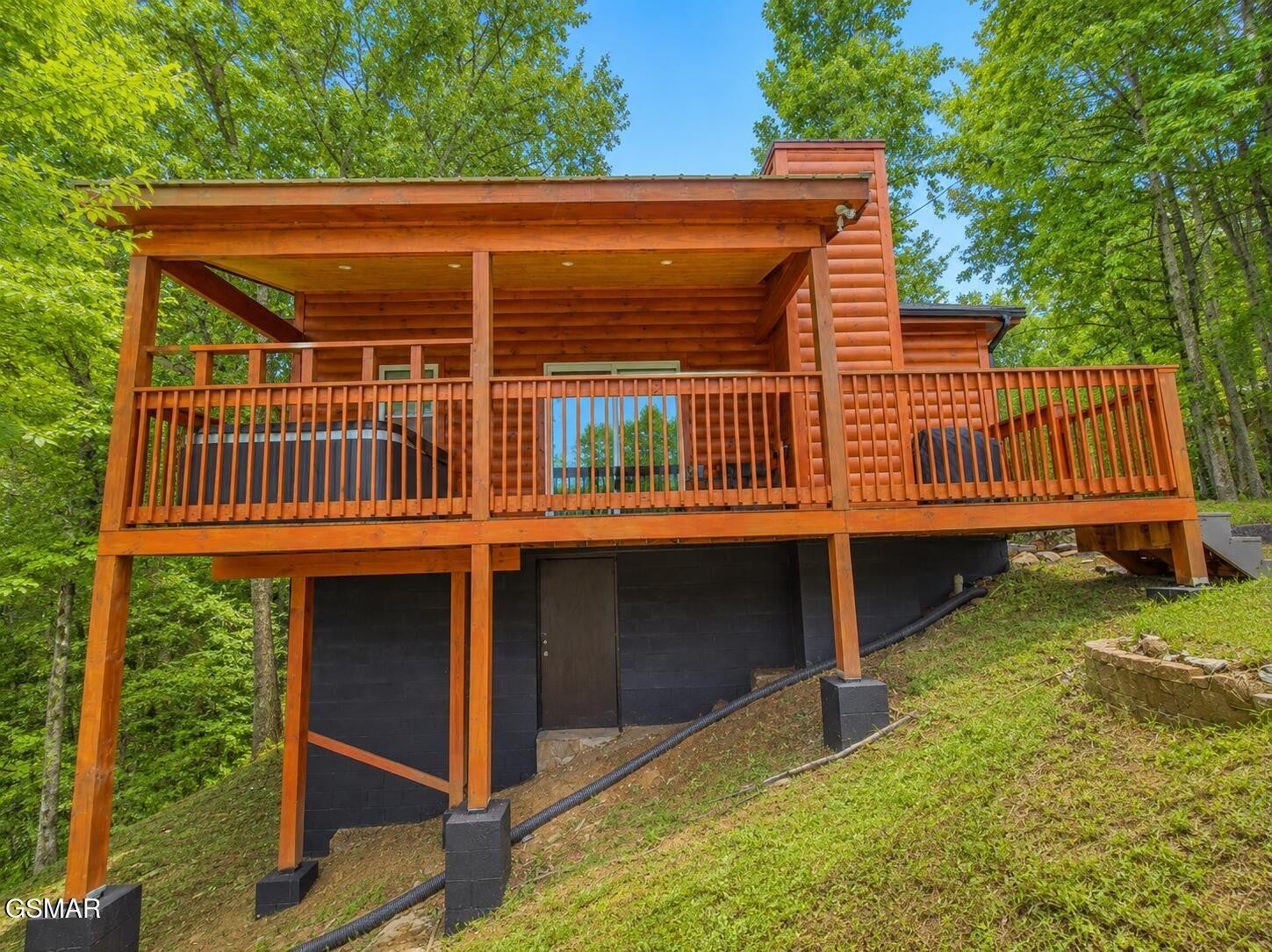 1304 N Oak Court
