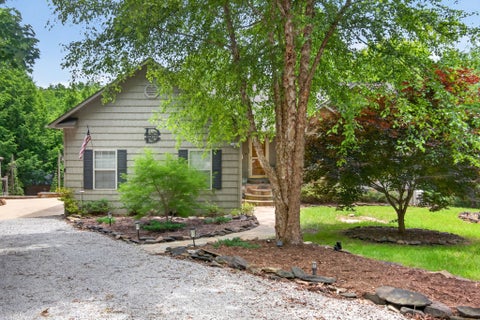Photo of 232 Victoria Cir, Jamestown, TN 38556 (MLS # 3232206)