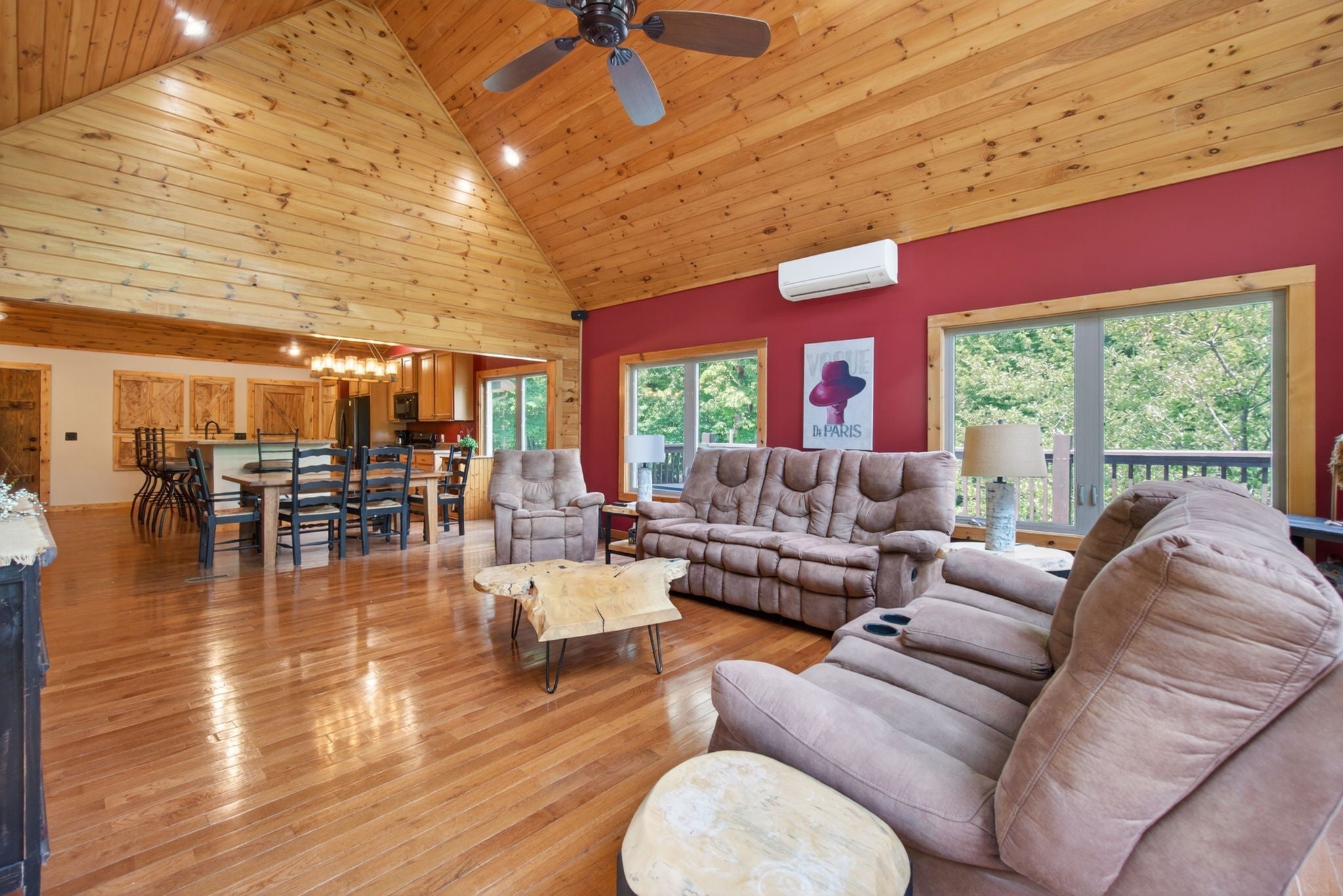 232 Victoria Cir