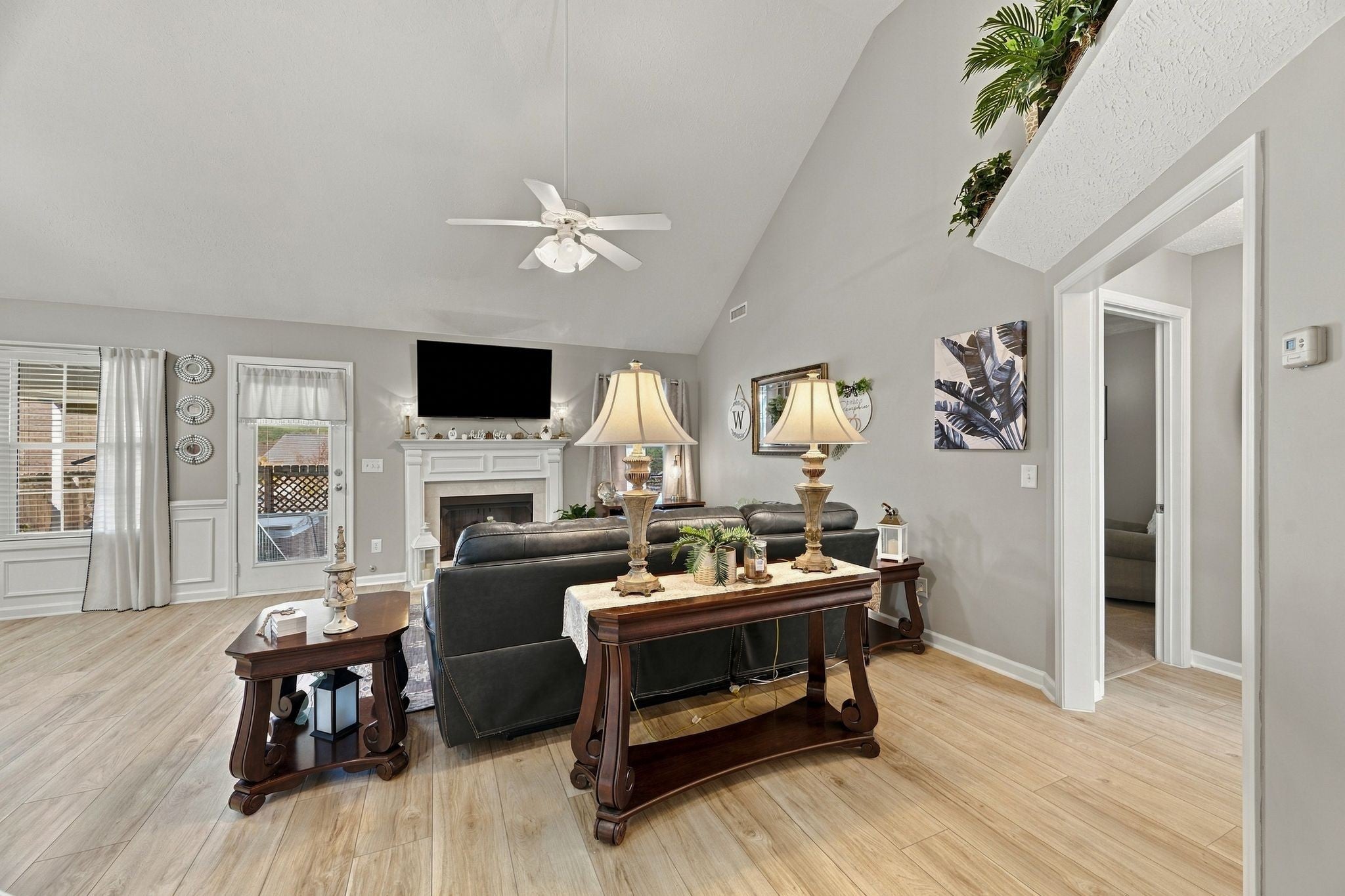 3132 Lamura Ln