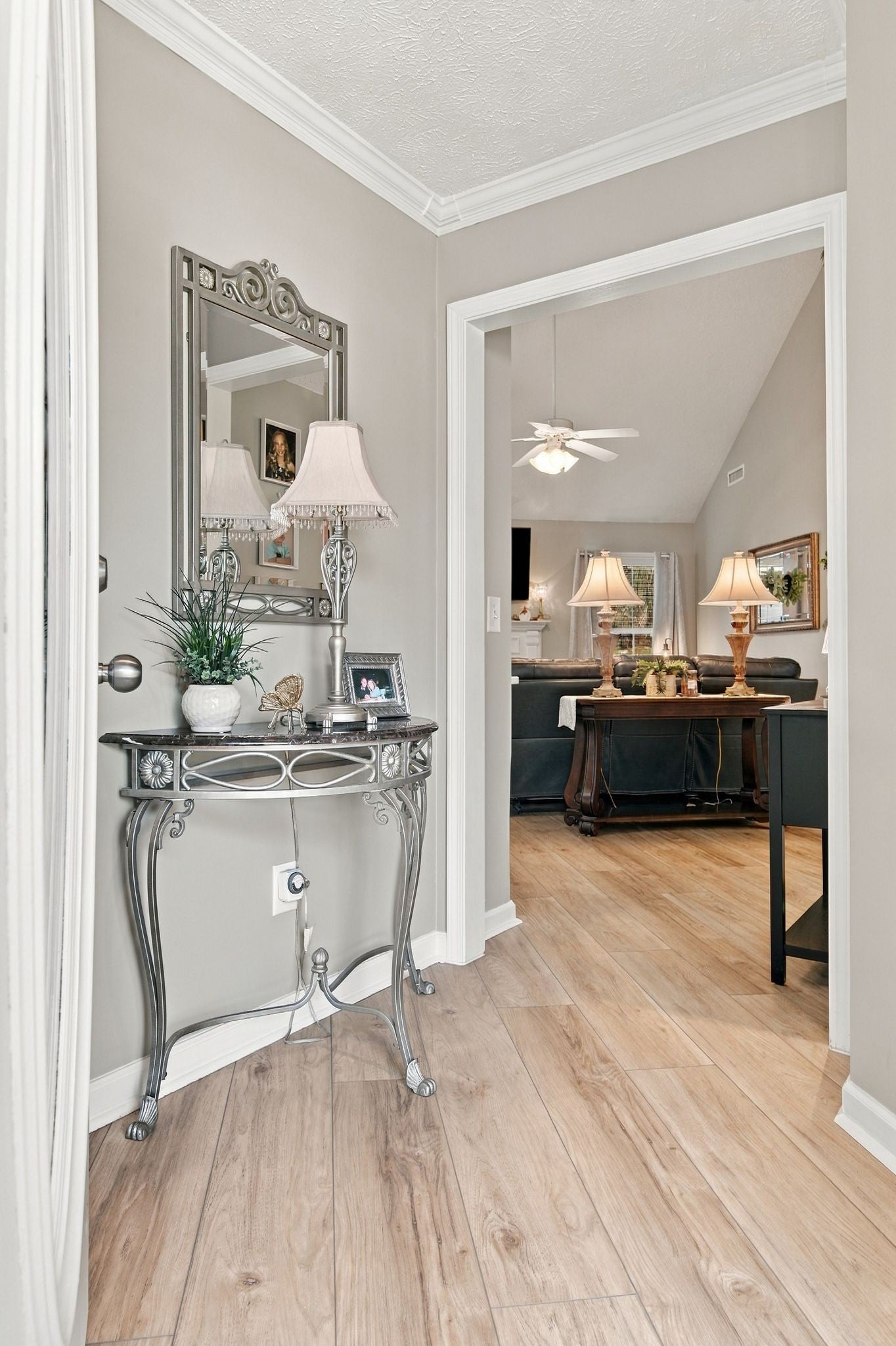 3132 Lamura Ln