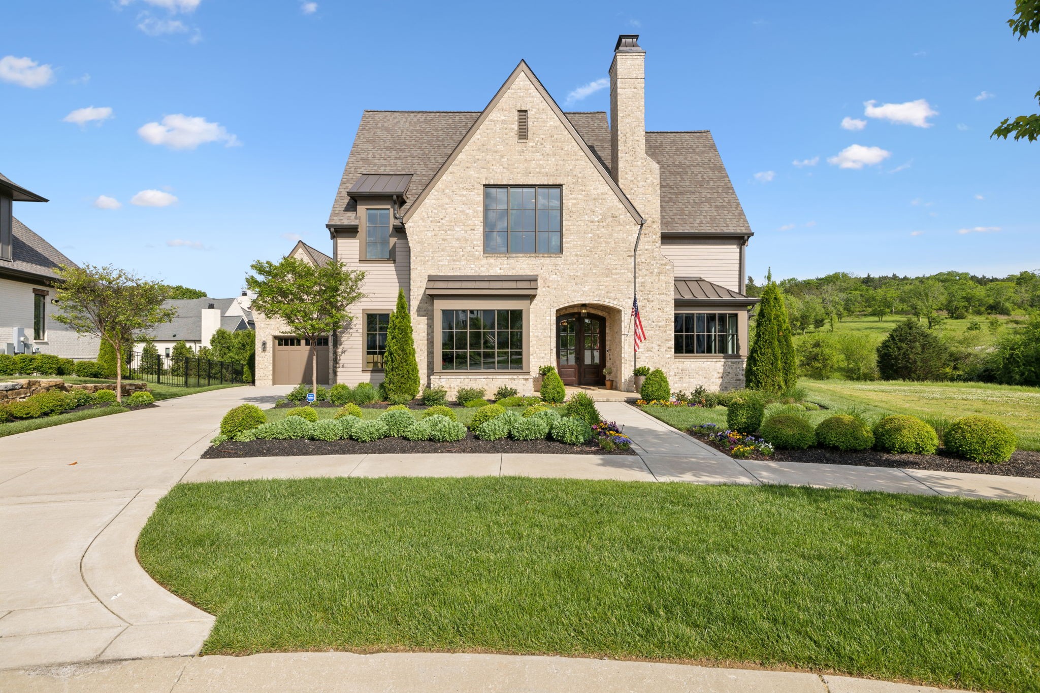 8820 Edgecomb Dr