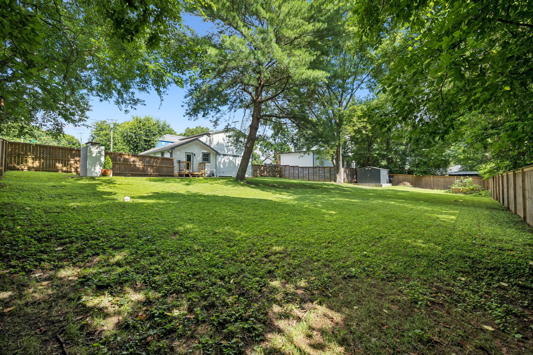 1201 Roberta St