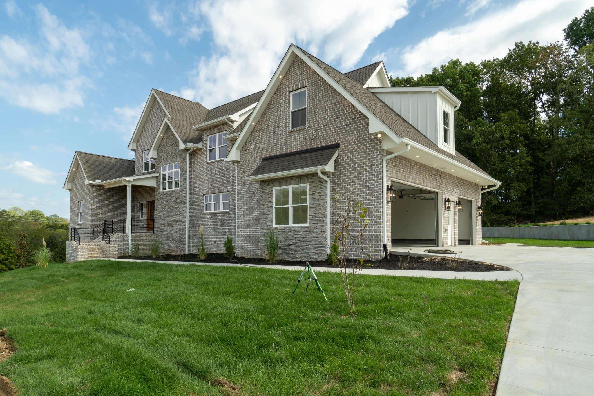 7039 Hall Rd