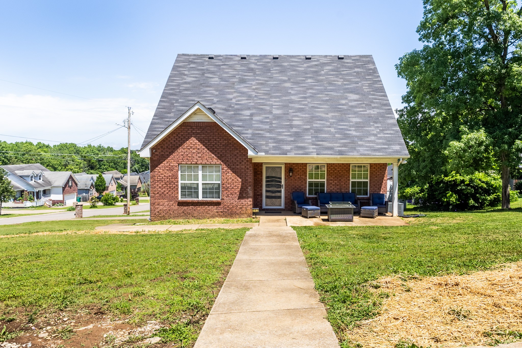 712 Pinoak Circle