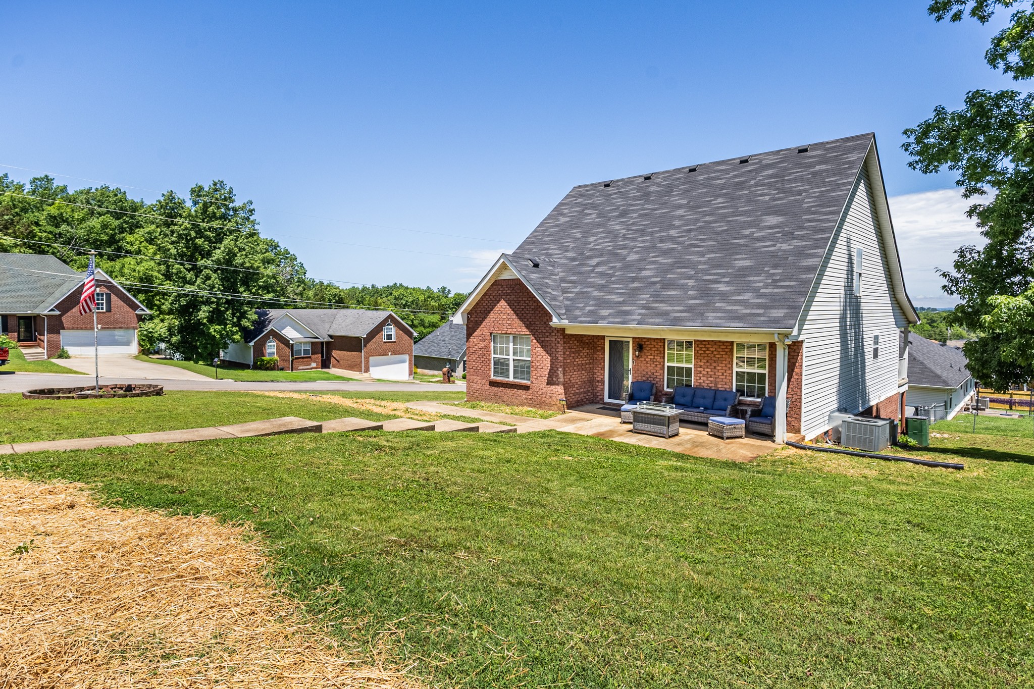 712 Pinoak Circle