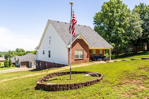 712 Pinoak Circle La Vergne TN 37086