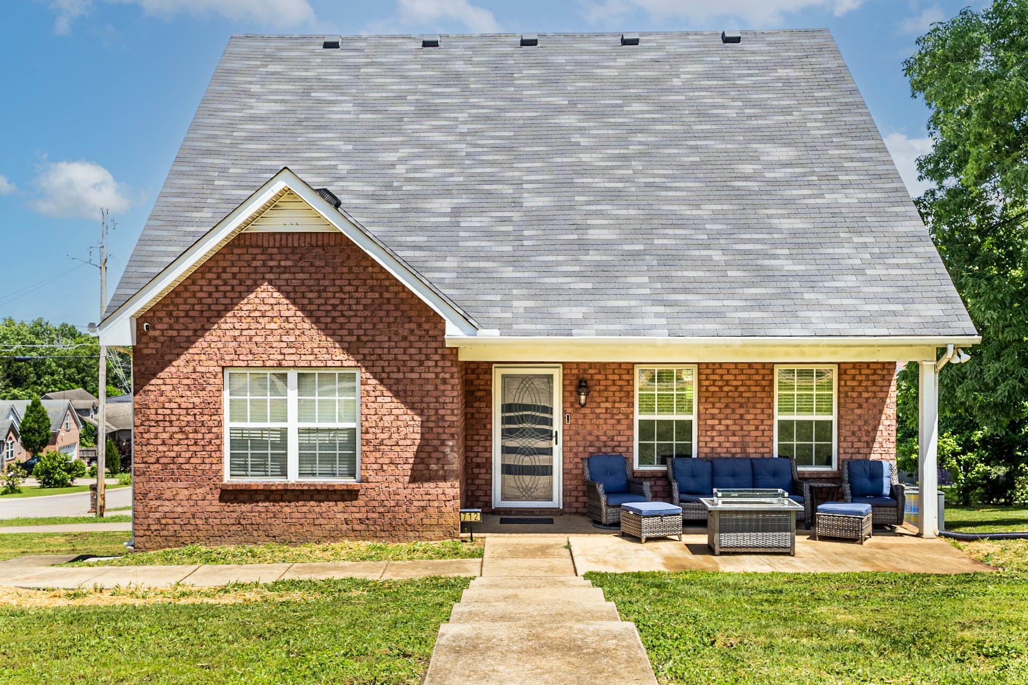 712 Pinoak Circle