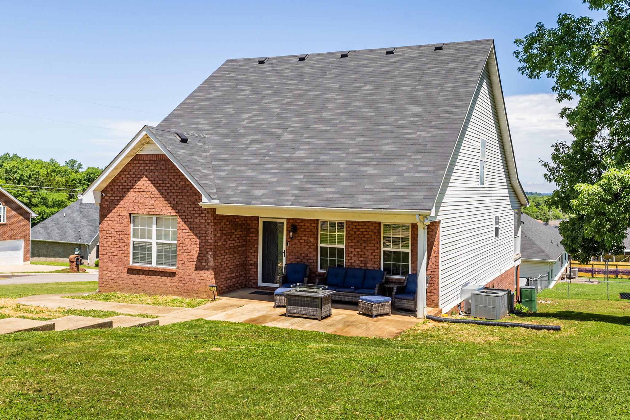 712 Pinoak Circle