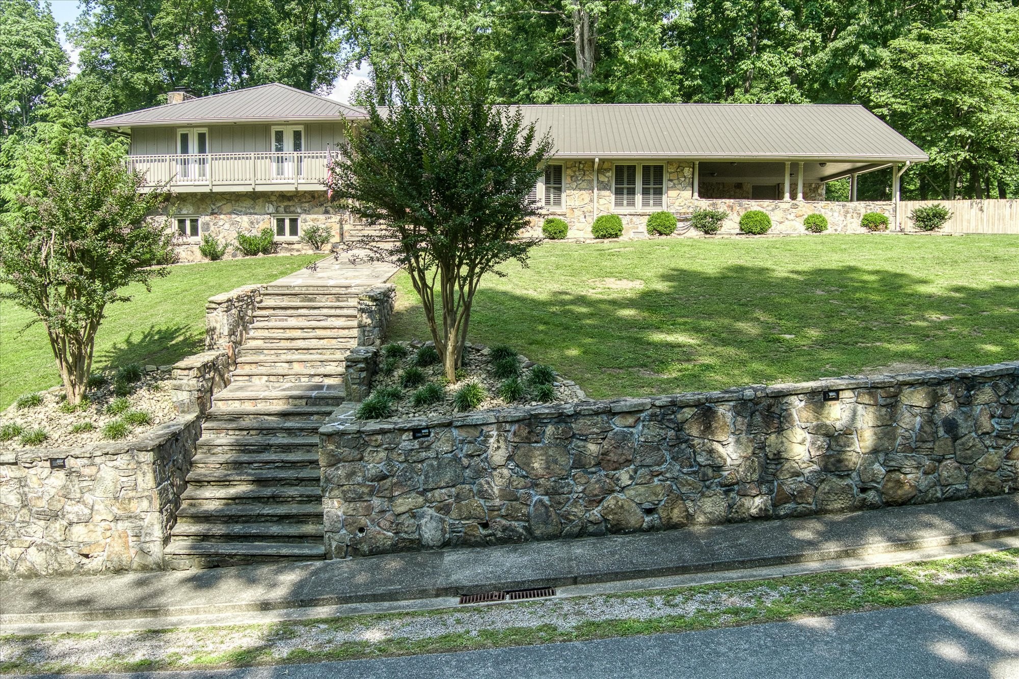 1009 Skyline Dr