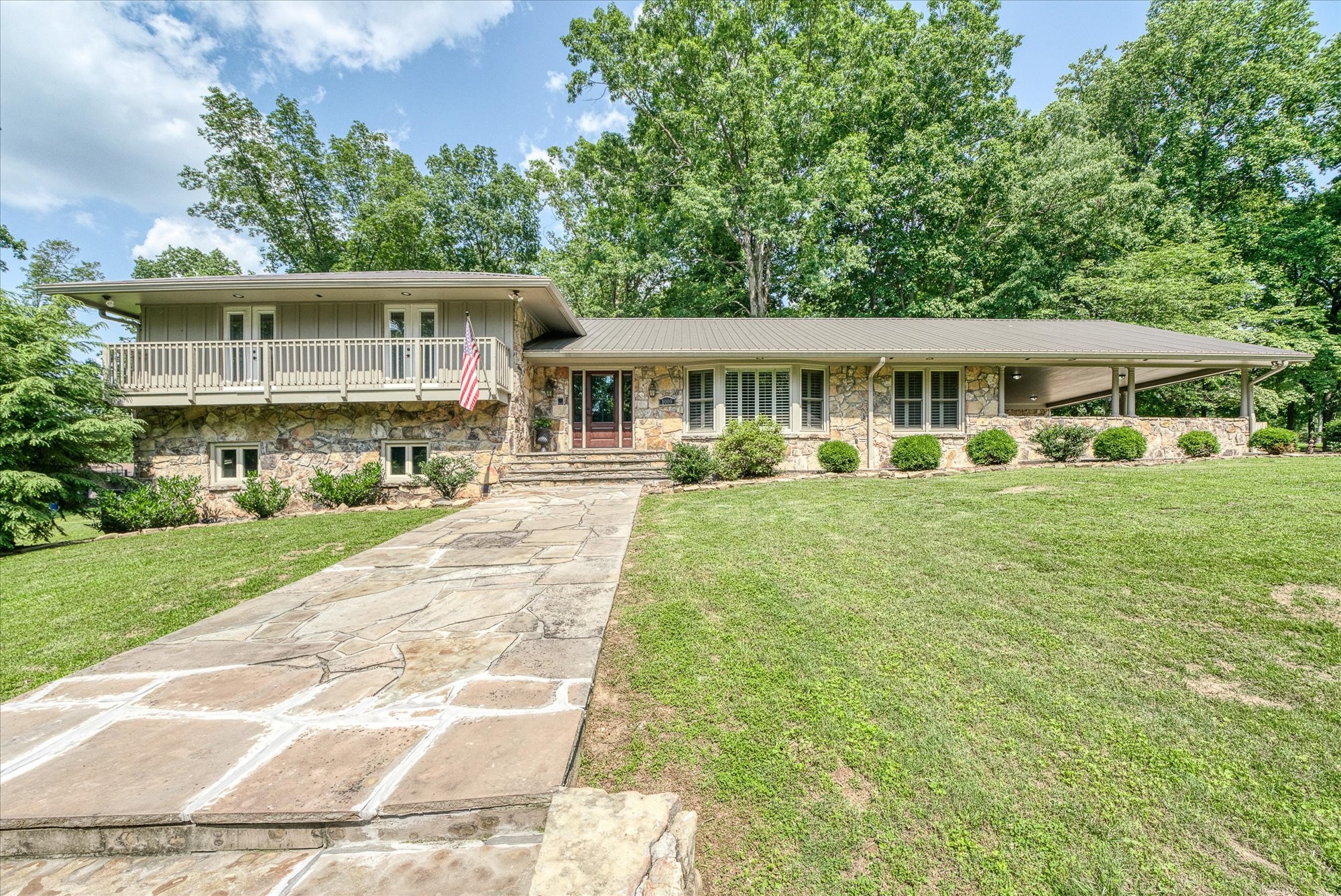 1009 Skyline Dr