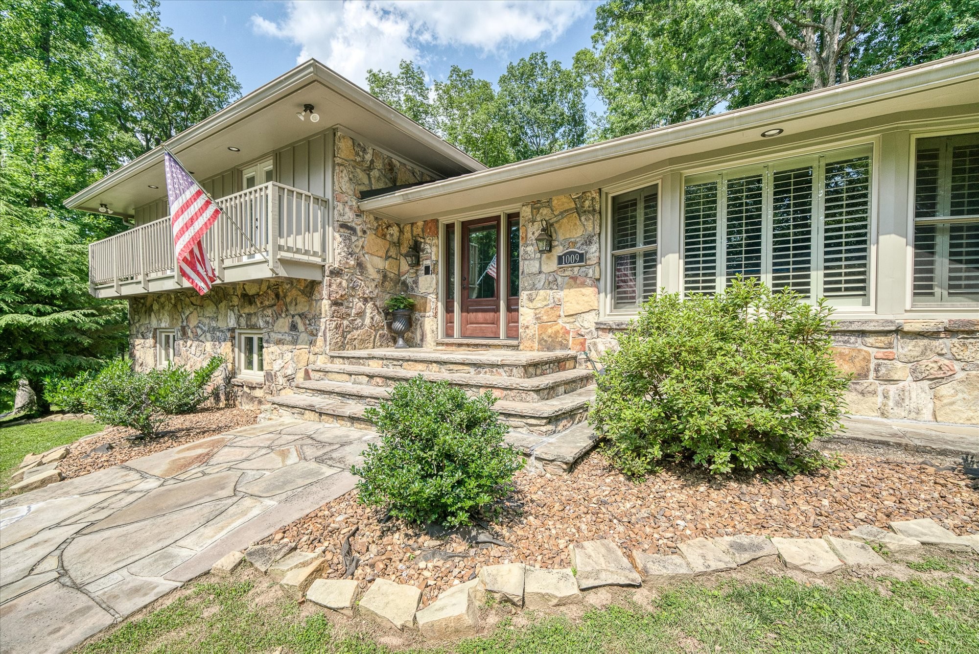 1009 Skyline Dr