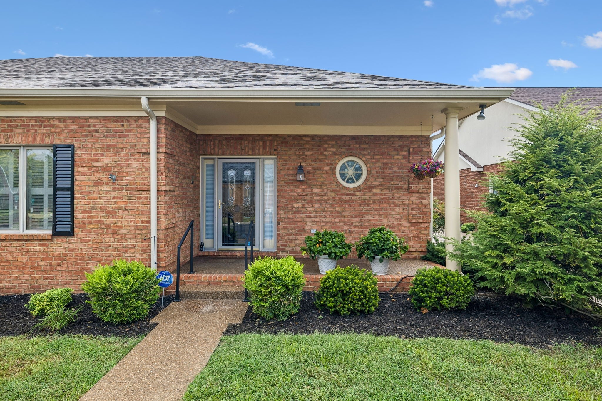 101 Keeneland Dr