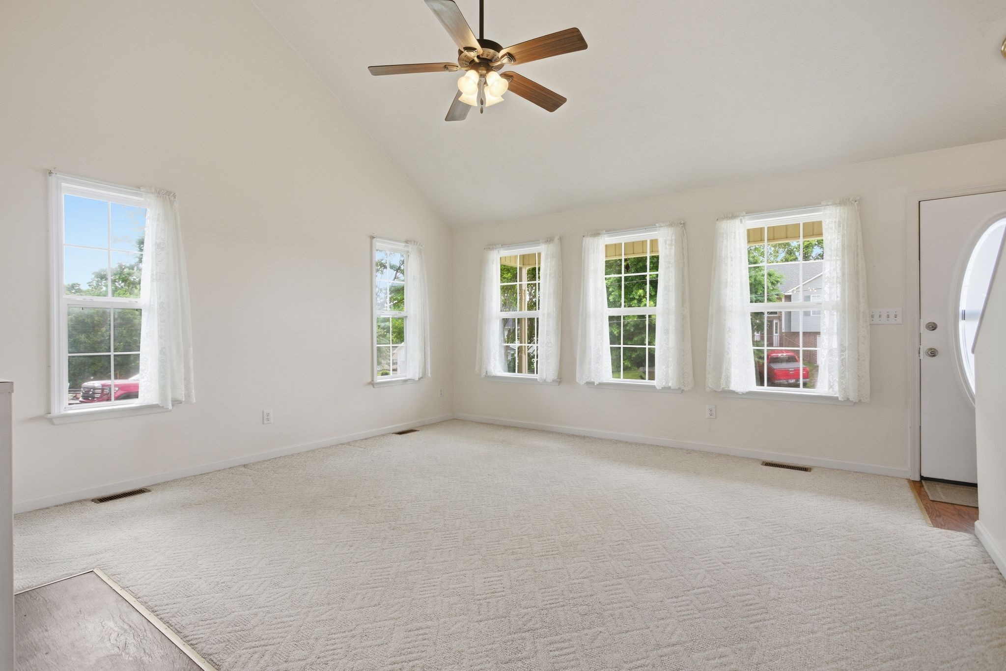 104 Creekview Dr