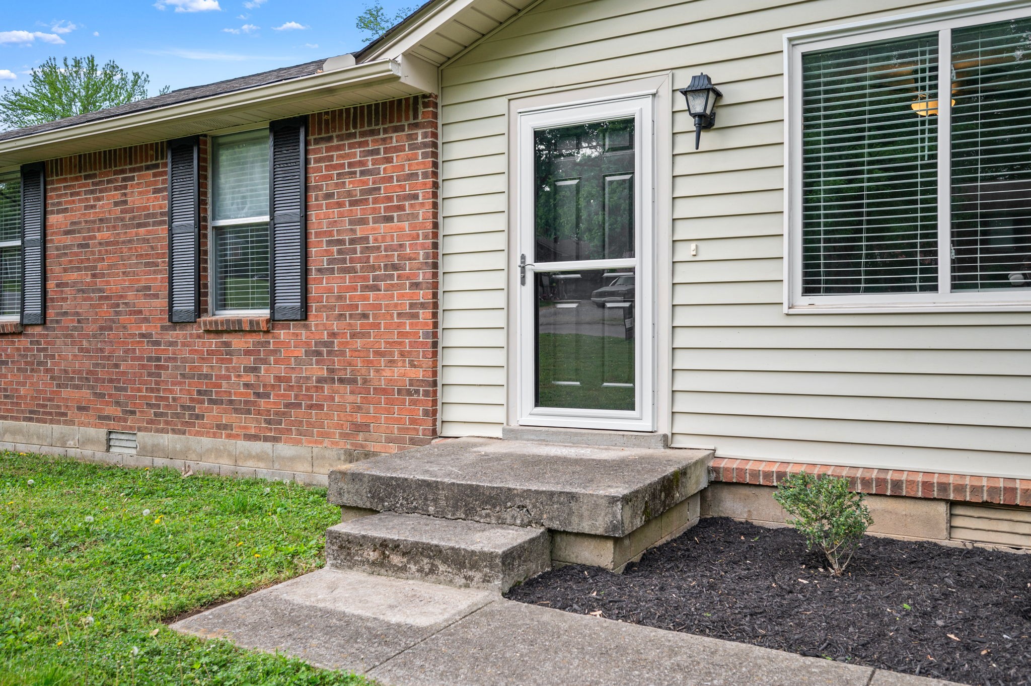 303 Sunrise Cir