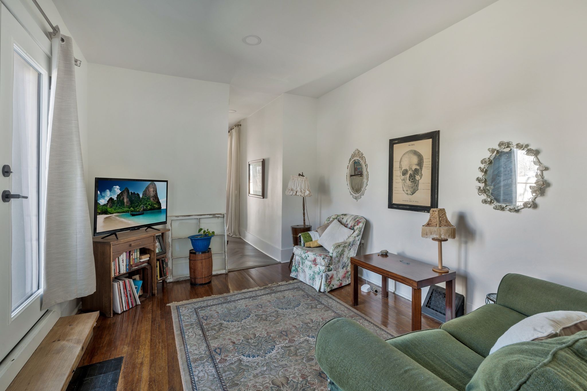 1525 Riverside Dr