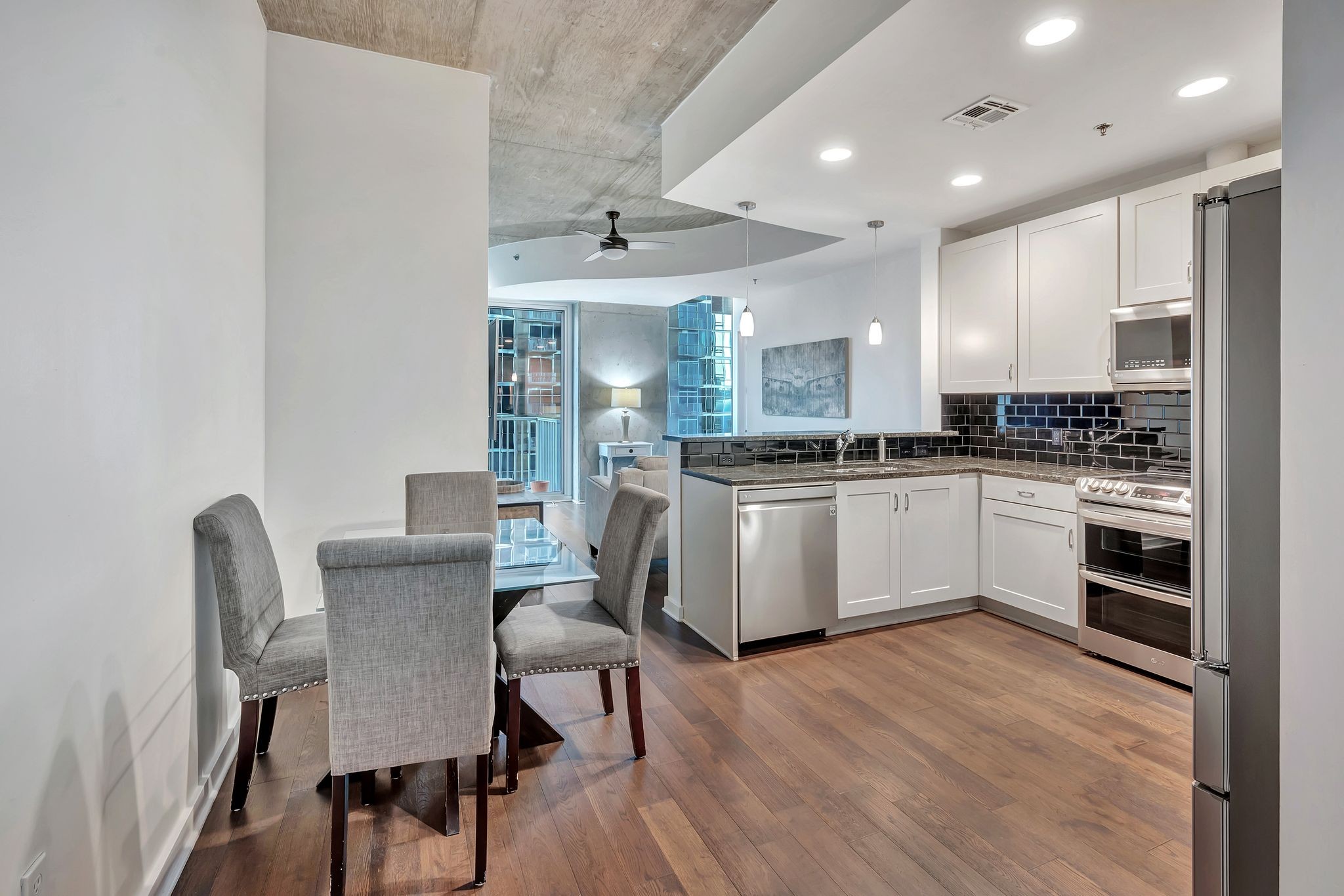 301 Demonbreun St 1120