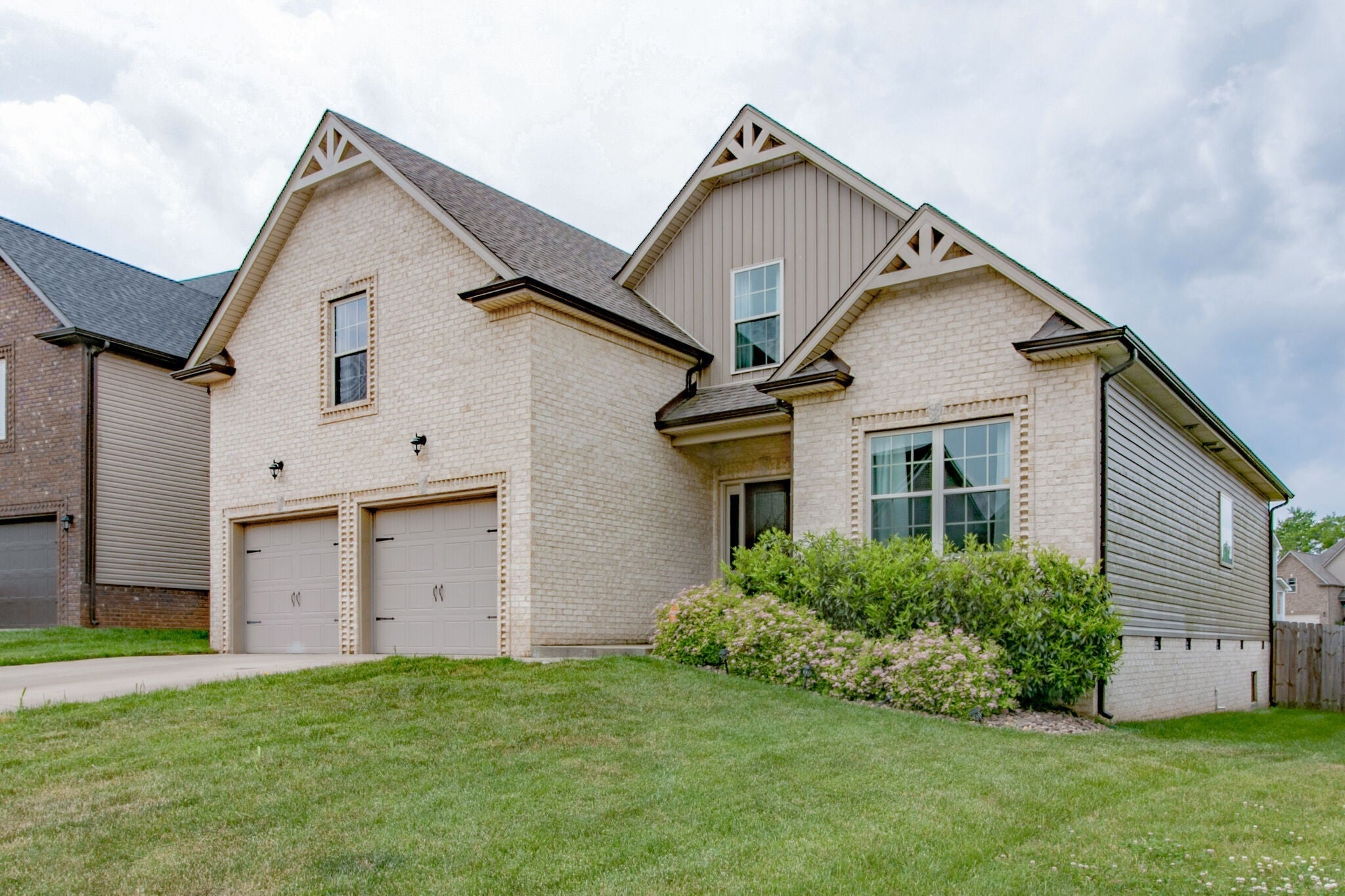 1126 Hilliard Ln