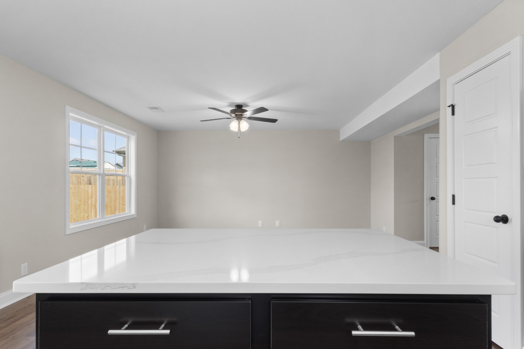 Clarksville, Tennessee 37042, United States, 3 Bedrooms Bedrooms, ,3 BathroomsBathrooms,Residential,Active,49076