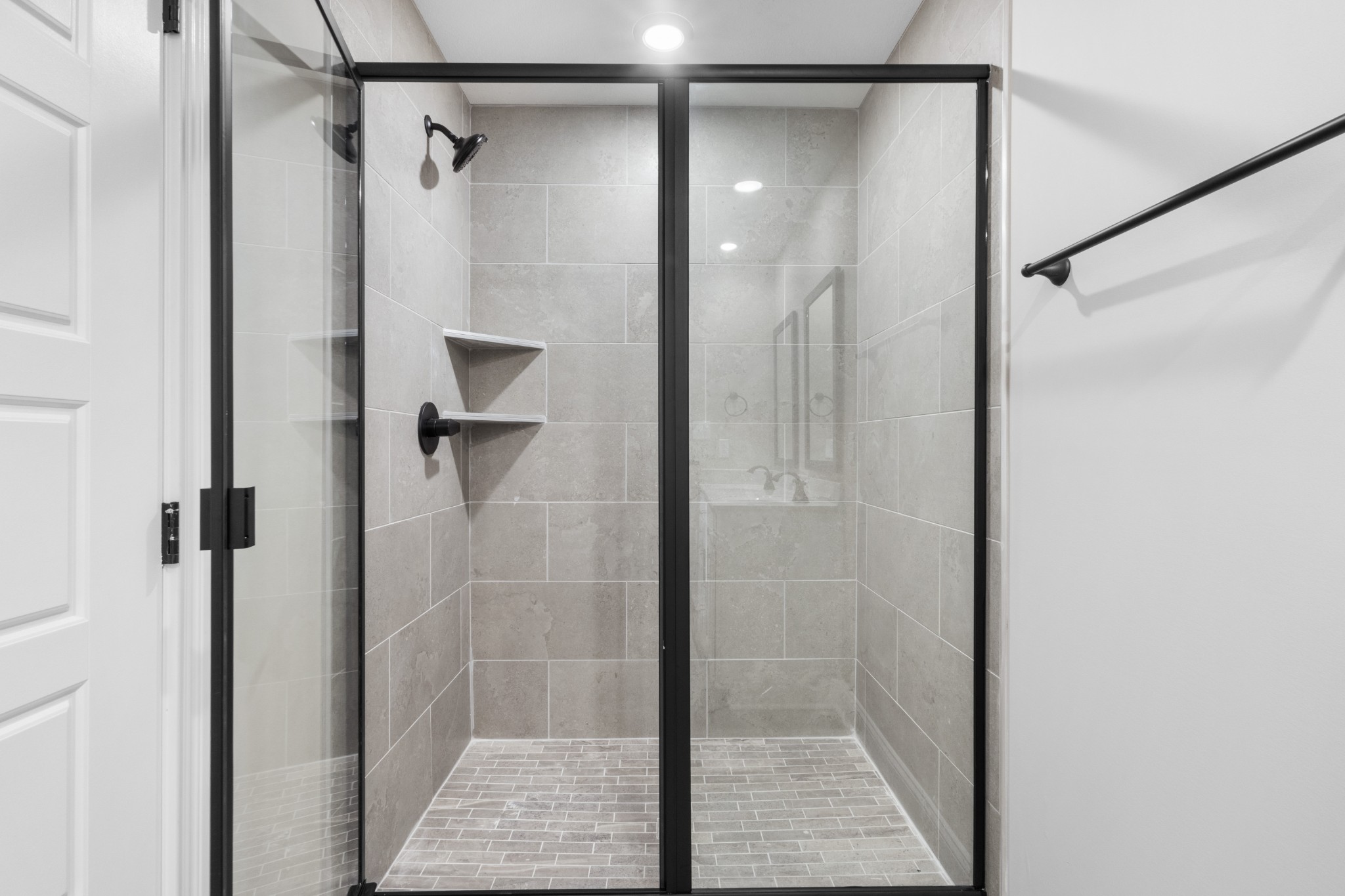 Clarksville, Tennessee 37042, United States, 3 Bedrooms Bedrooms, ,3 BathroomsBathrooms,Residential,Active,49076