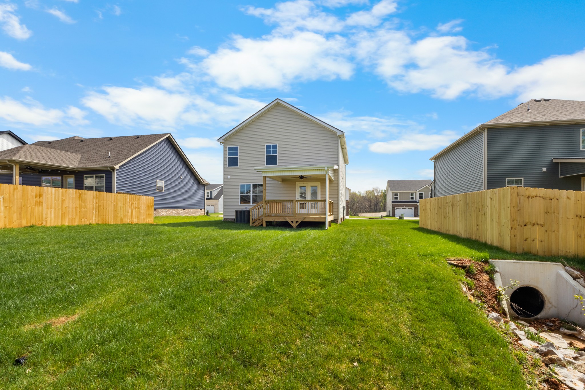 Clarksville, Tennessee 37042, United States, 3 Bedrooms Bedrooms, ,3 BathroomsBathrooms,Residential,Active,49076