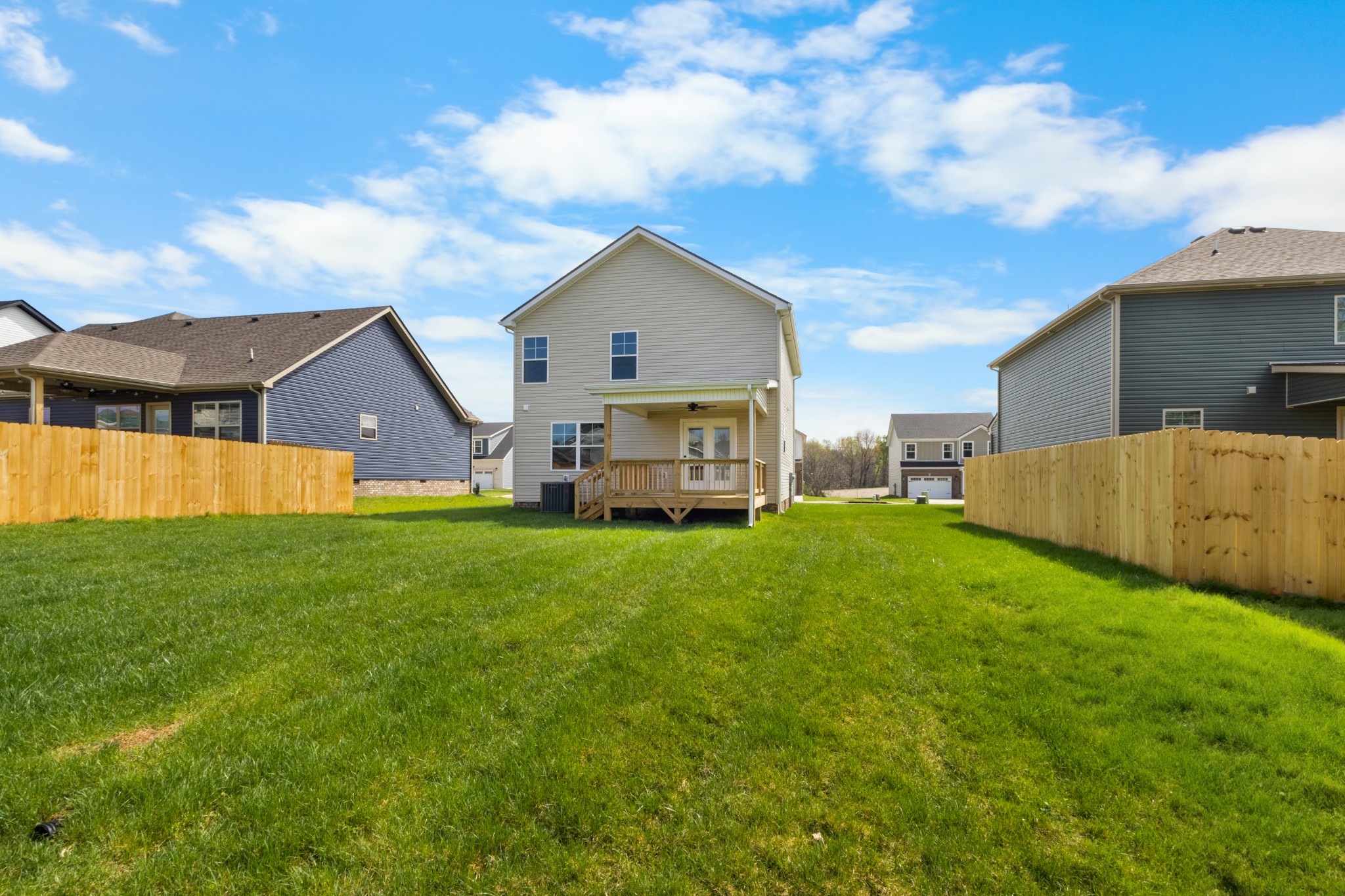 Clarksville, Tennessee 37042, United States, 3 Bedrooms Bedrooms, ,3 BathroomsBathrooms,Residential,Active,49076