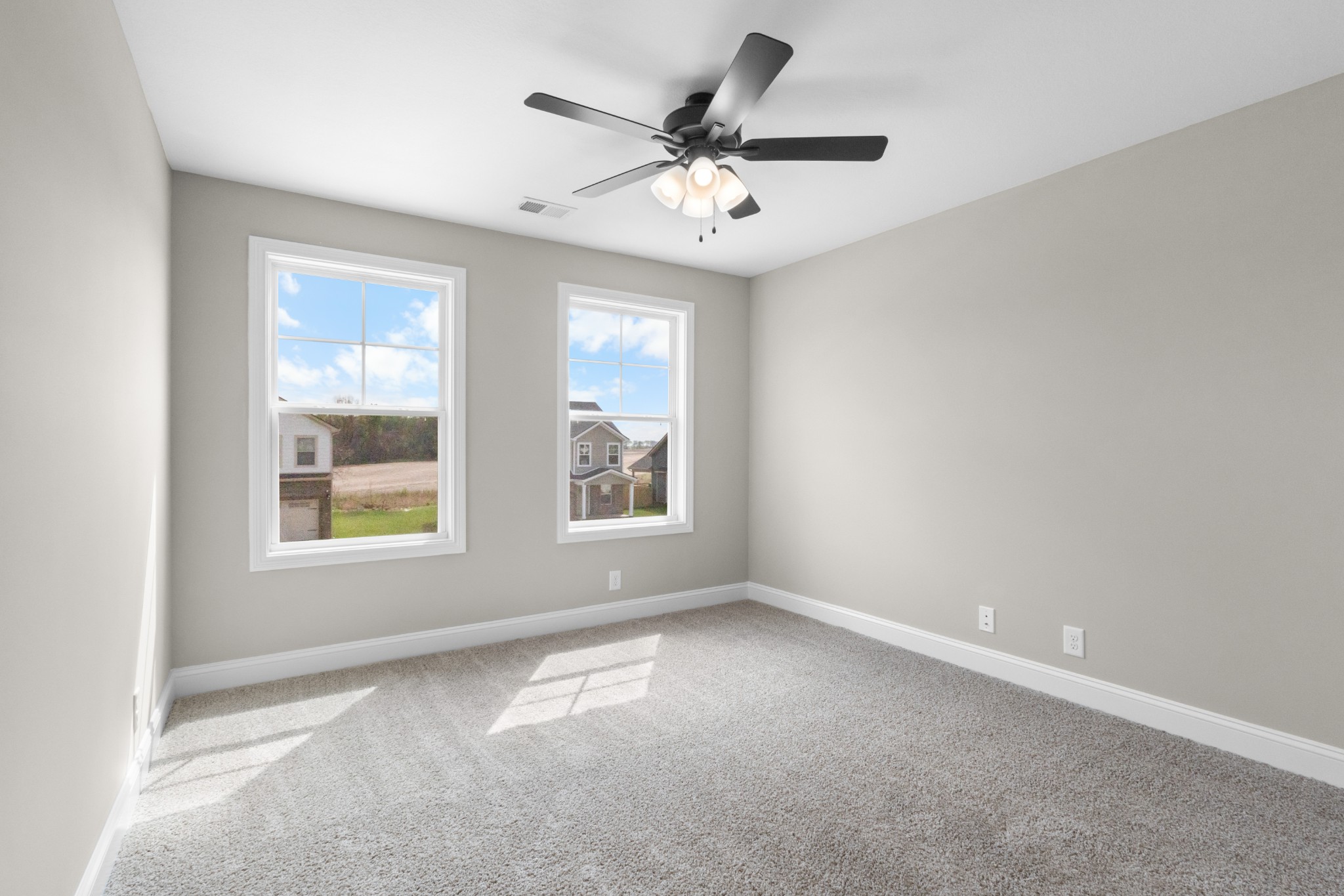 Clarksville, Tennessee 37042, United States, 3 Bedrooms Bedrooms, ,3 BathroomsBathrooms,Residential,Active,49076