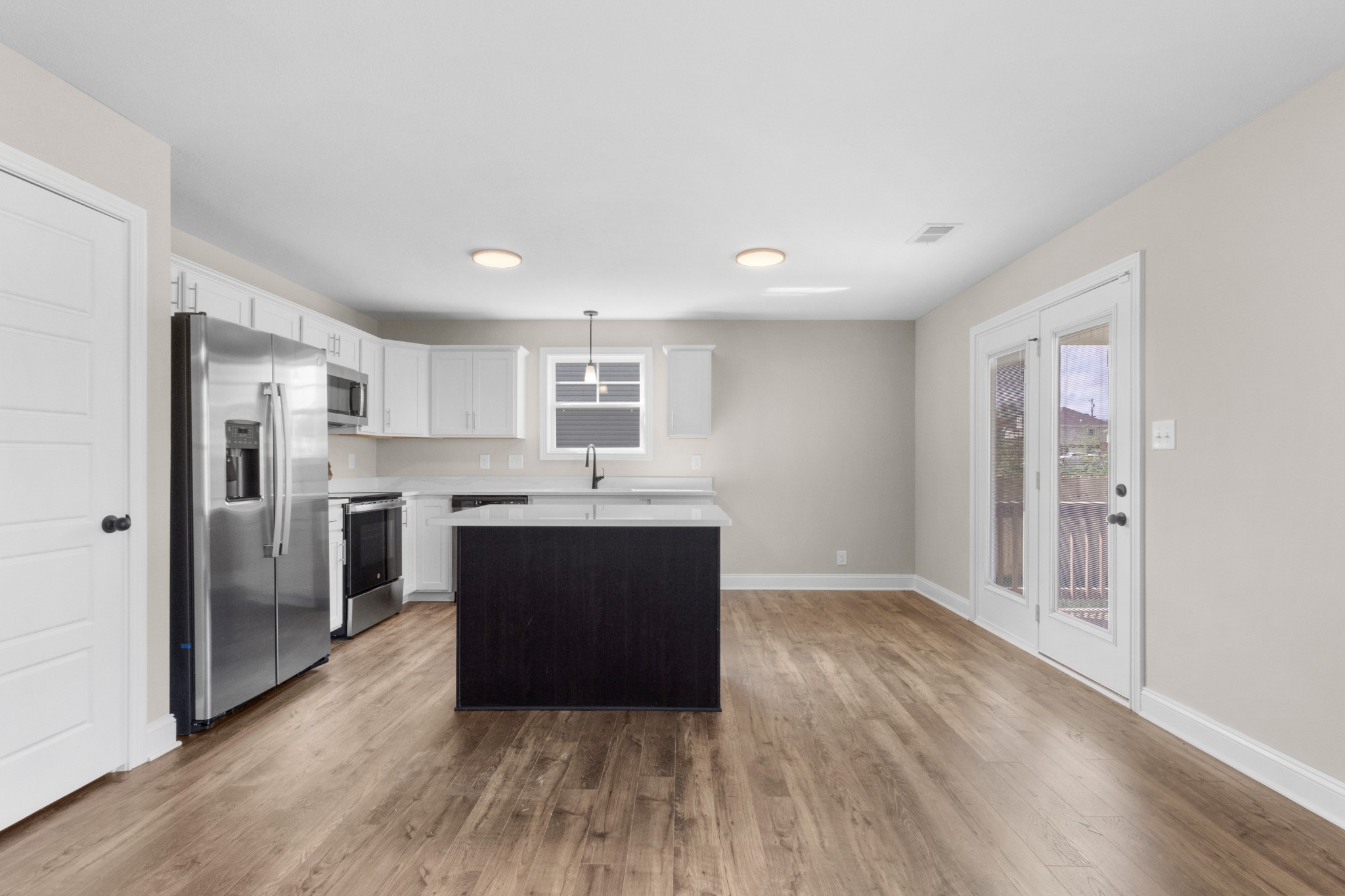 Clarksville, Tennessee 37042, United States, 3 Bedrooms Bedrooms, ,3 BathroomsBathrooms,Residential,Active,49076