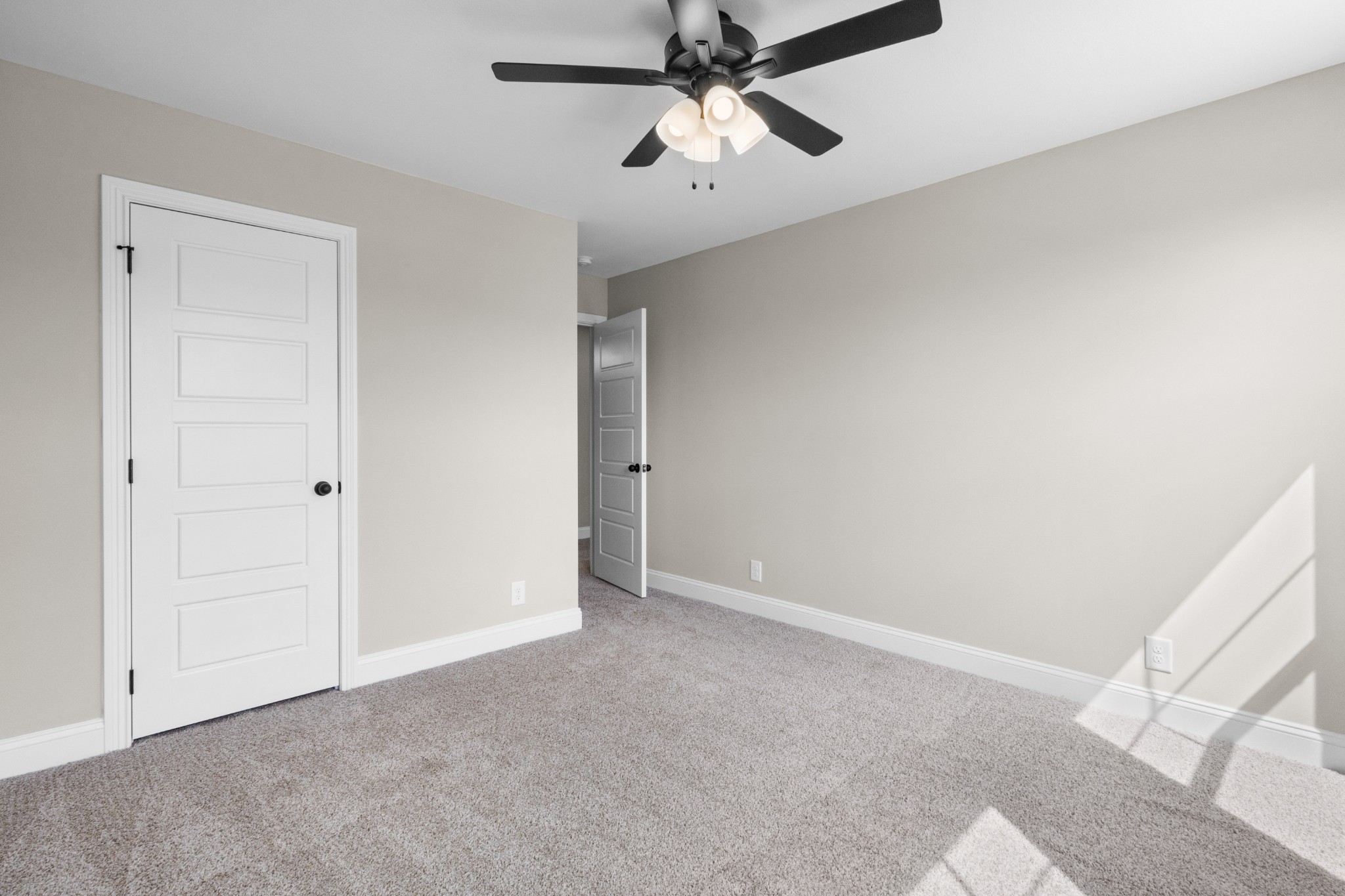 Clarksville, Tennessee 37042, United States, 3 Bedrooms Bedrooms, ,3 BathroomsBathrooms,Residential,Active,49076