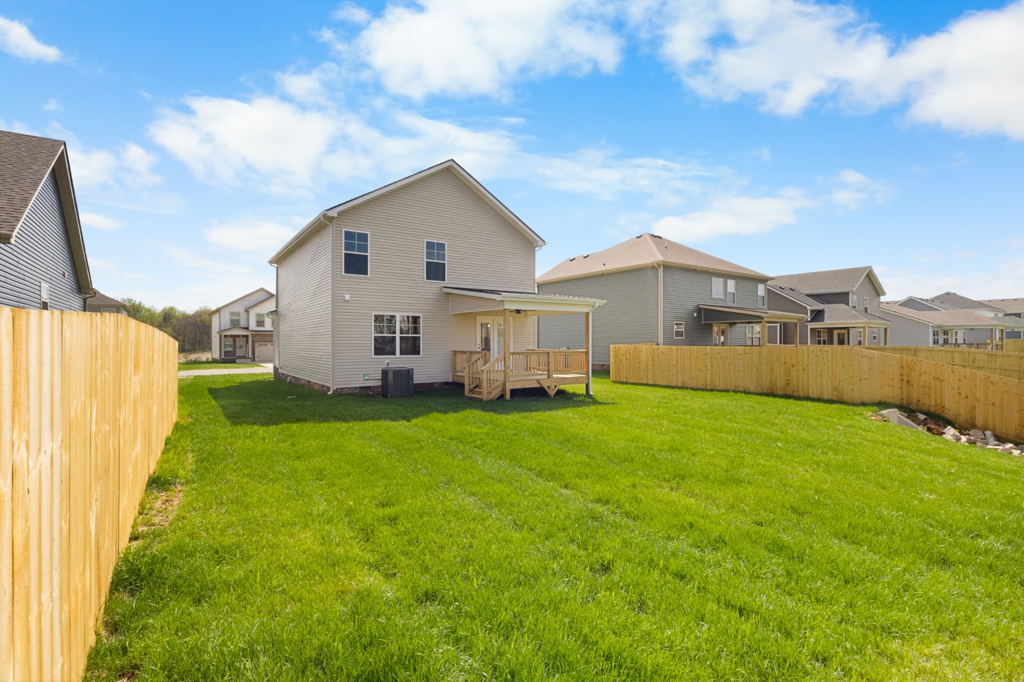 Clarksville, Tennessee 37042, United States, 3 Bedrooms Bedrooms, ,3 BathroomsBathrooms,Residential,Active,49076