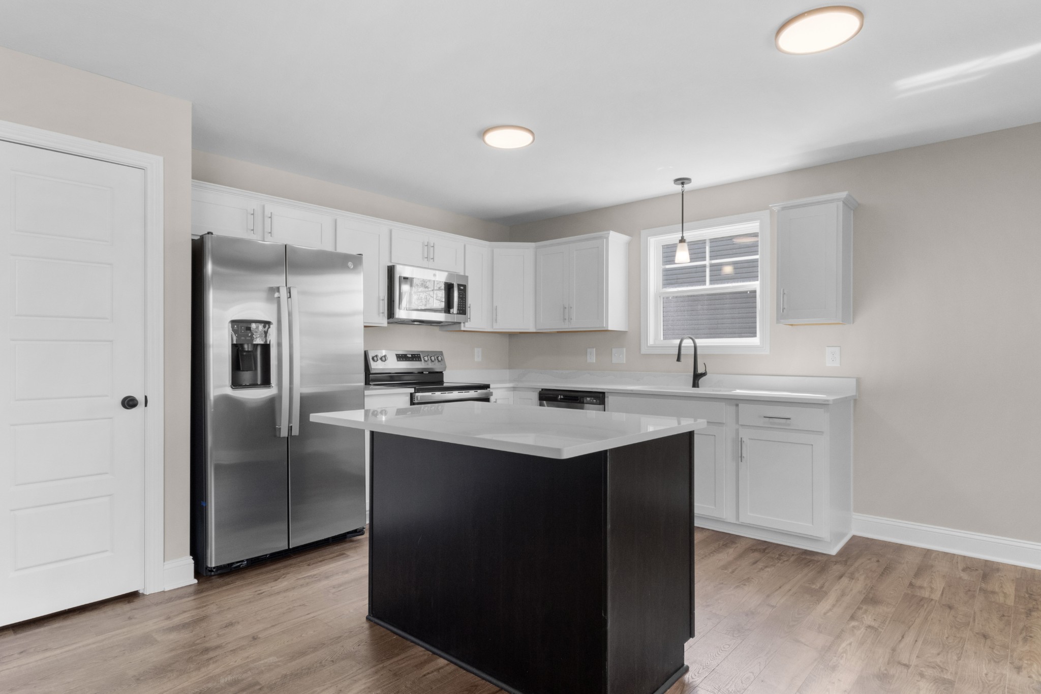 Clarksville, Tennessee 37042, United States, 3 Bedrooms Bedrooms, ,3 BathroomsBathrooms,Residential,Active,49076