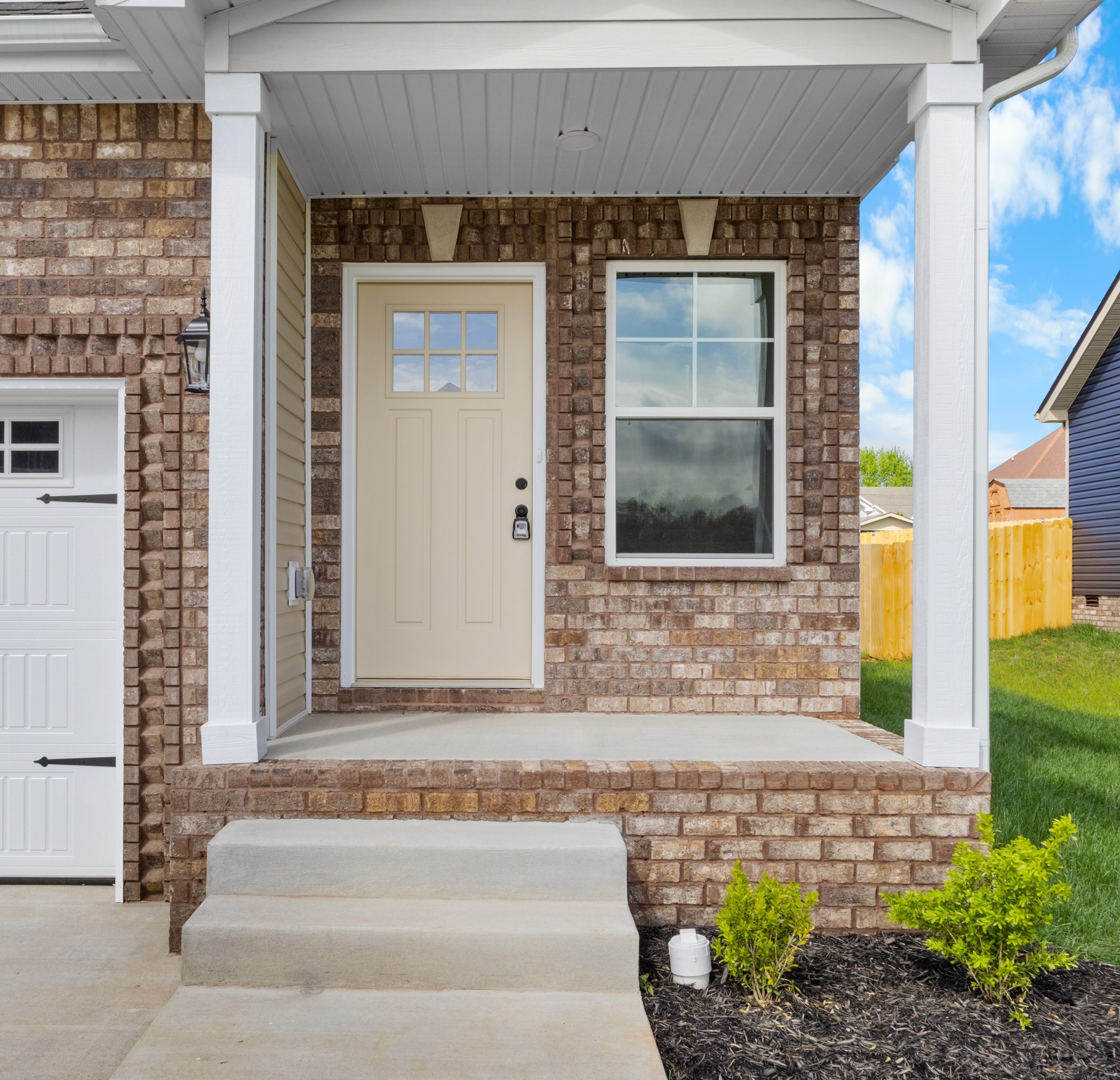 Clarksville, Tennessee 37042, United States, 3 Bedrooms Bedrooms, ,3 BathroomsBathrooms,Residential,Active,49076