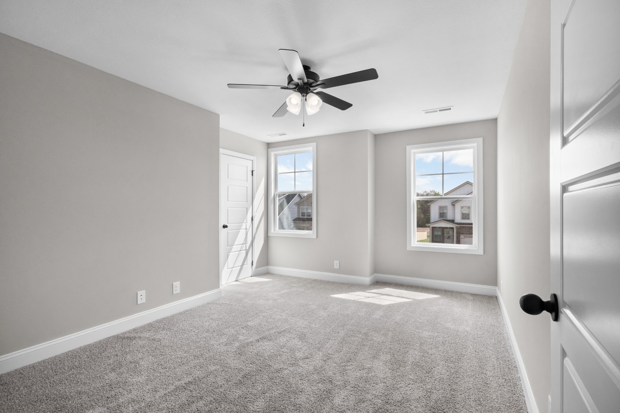 Clarksville, Tennessee 37042, United States, 3 Bedrooms Bedrooms, ,3 BathroomsBathrooms,Residential,Active,49076