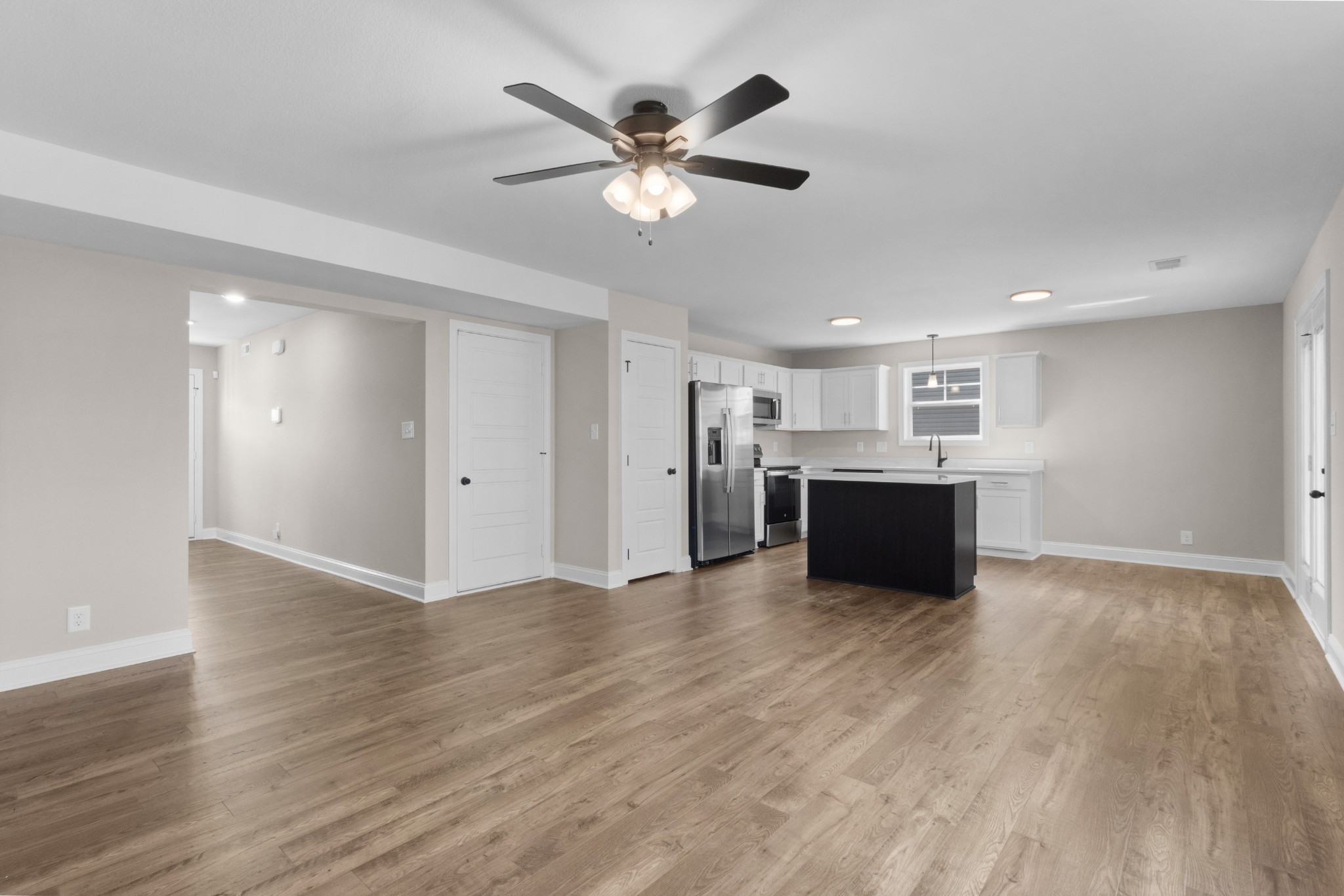 Clarksville, Tennessee 37042, United States, 3 Bedrooms Bedrooms, ,3 BathroomsBathrooms,Residential,Active,49076