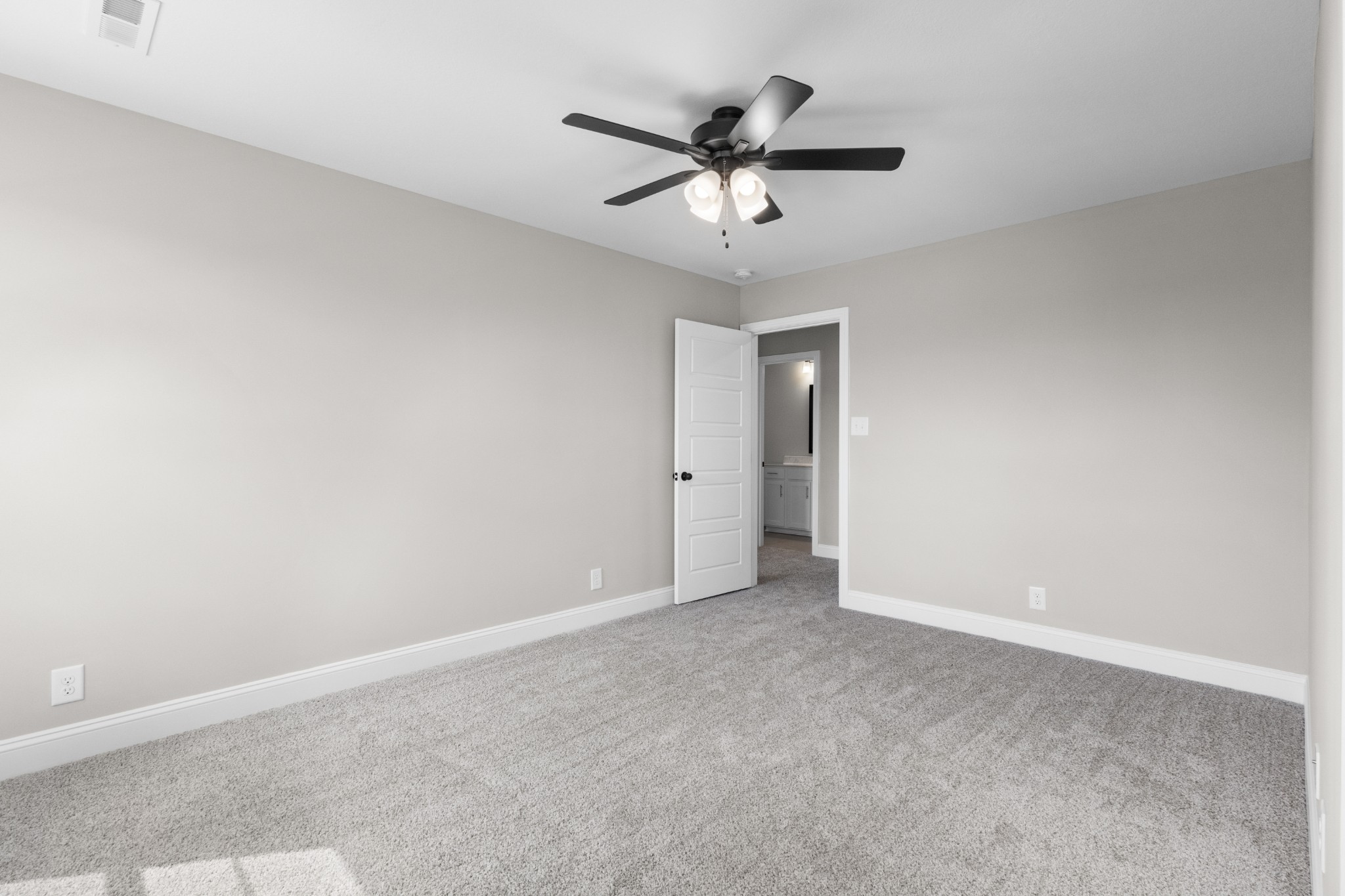 Clarksville, Tennessee 37042, United States, 3 Bedrooms Bedrooms, ,3 BathroomsBathrooms,Residential,Active,49076