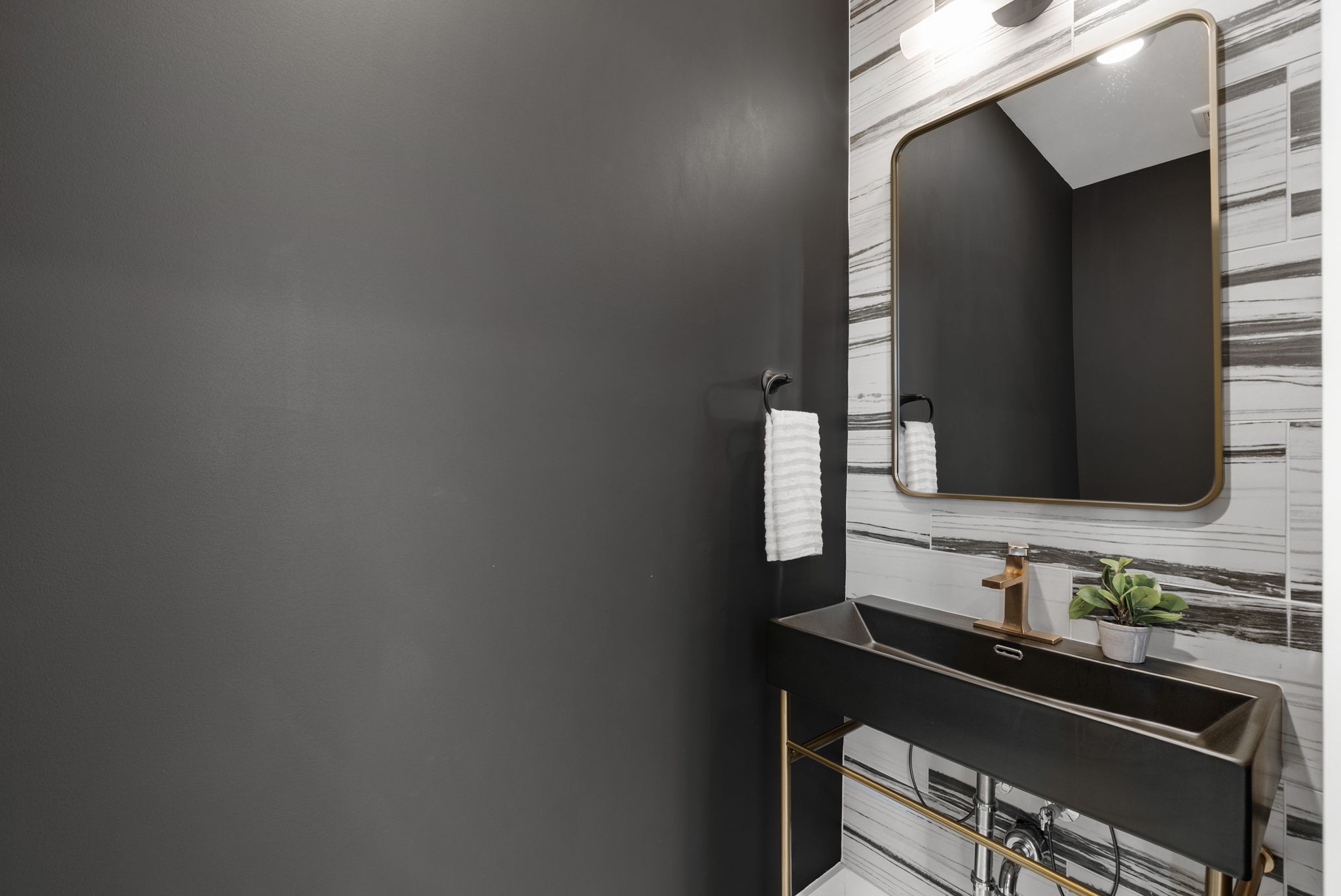 Clarksville, Tennessee 37043, United States, 3 Bedrooms Bedrooms, ,3 BathroomsBathrooms,Residential,Active,182923