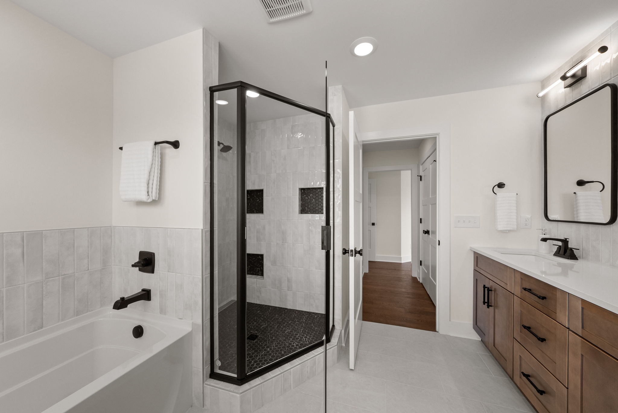 Clarksville, Tennessee 37043, United States, 3 Bedrooms Bedrooms, ,3 BathroomsBathrooms,Residential,Active,182923