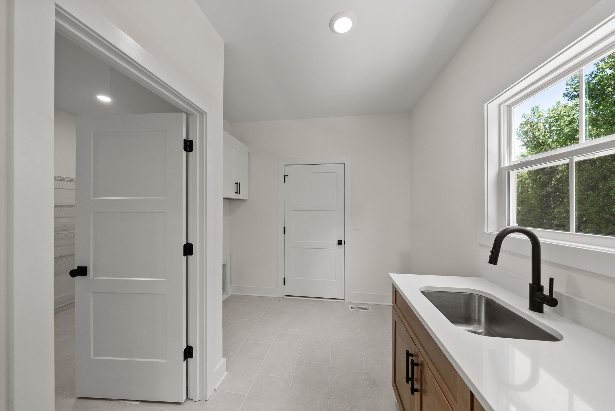 Clarksville, Tennessee 37043, United States, 3 Bedrooms Bedrooms, ,3 BathroomsBathrooms,Residential,Active,182923