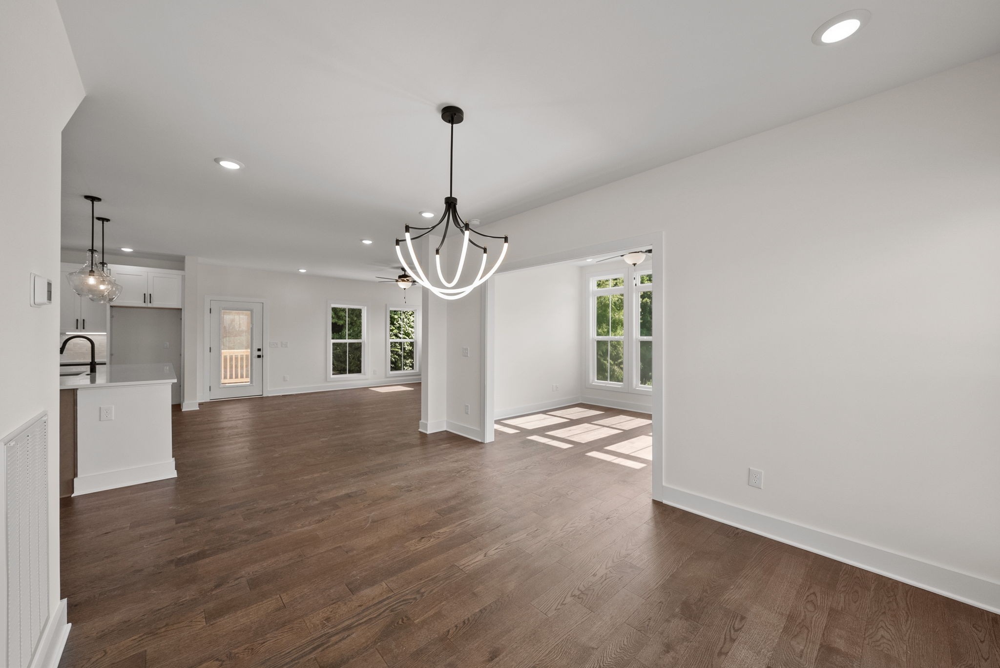 Clarksville, Tennessee 37043, United States, 3 Bedrooms Bedrooms, ,3 BathroomsBathrooms,Residential,Active,182923