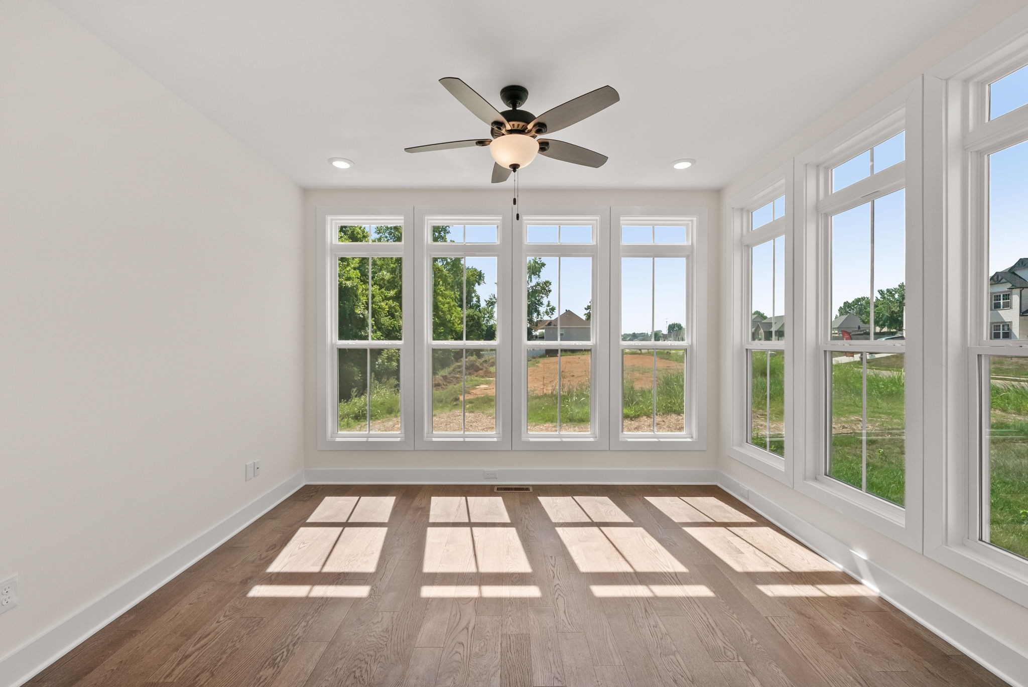 Clarksville, Tennessee 37043, United States, 3 Bedrooms Bedrooms, ,3 BathroomsBathrooms,Residential,Active,182923